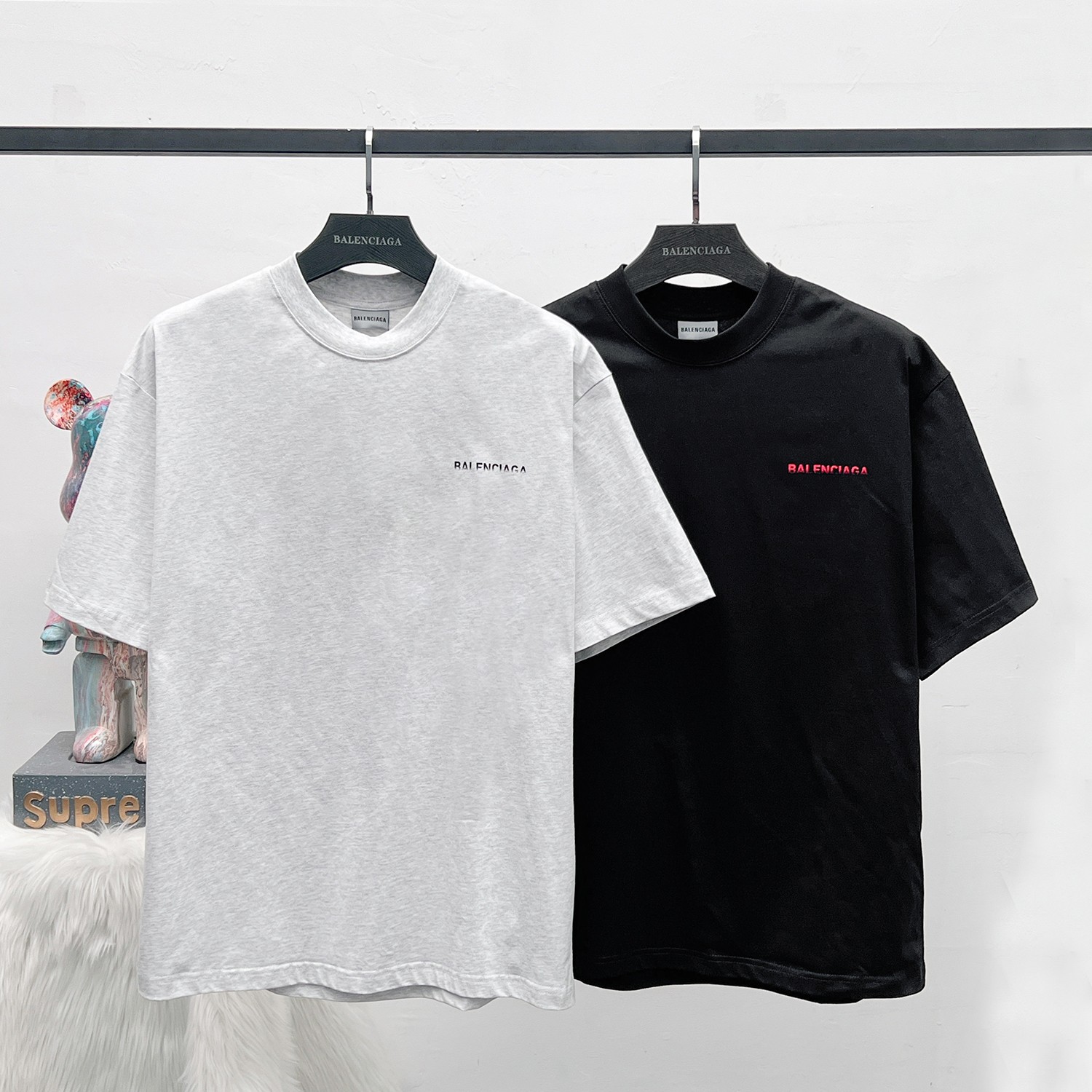 P73 [Versión superior] Foto colgante de artículos grandes #Paris 26SS mangas cortas con estampado degradado de LOGO bás…