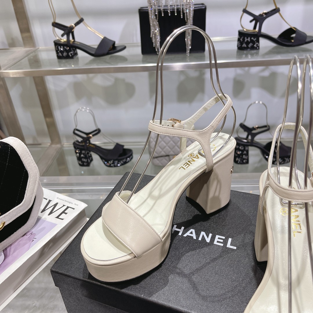 Chanel Buty Sandały Złoty sprzęt Prawdziwa skóra Skóra owcza Jedwabny Wiosenna kolekcja Vintage
