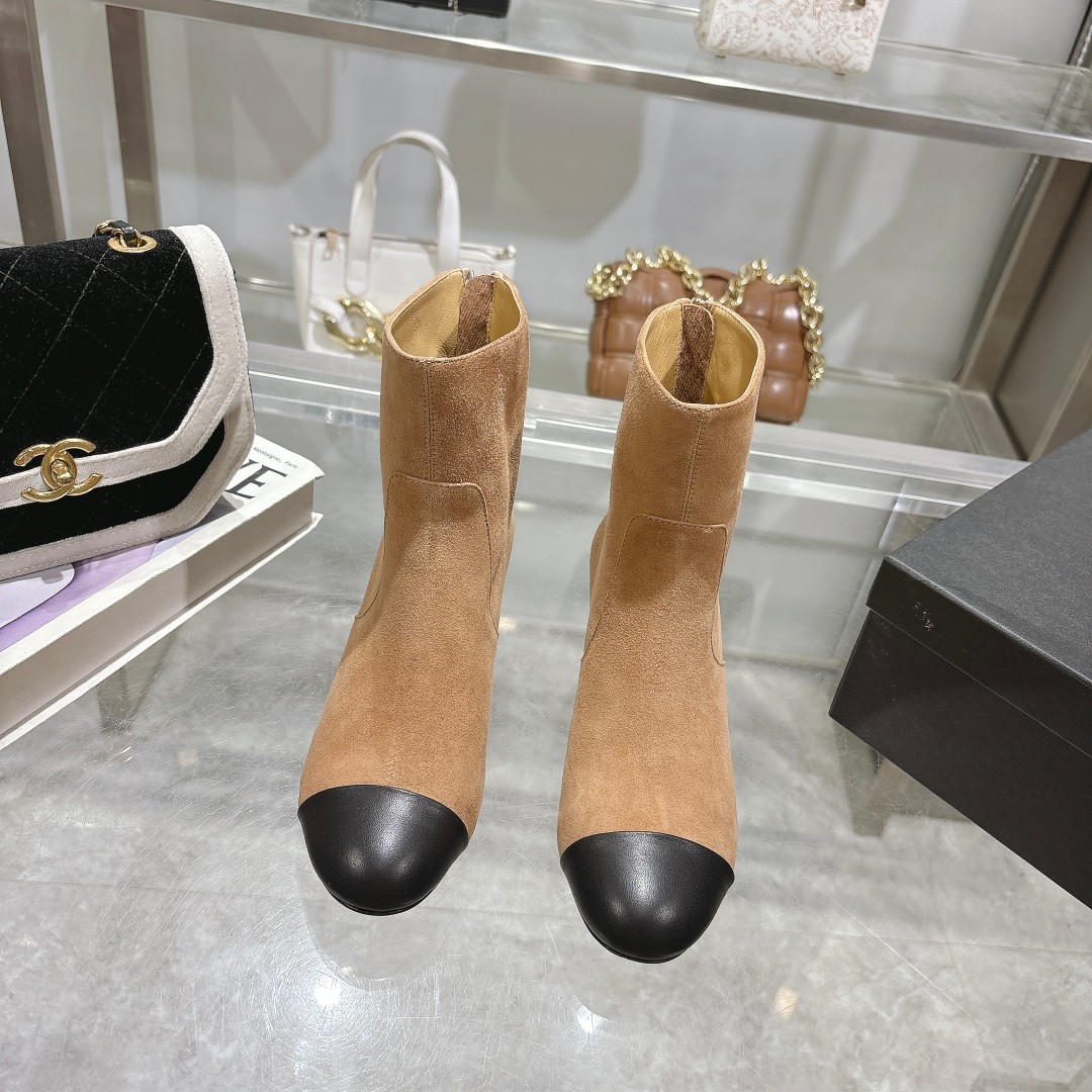NO:535117,The same style on the official website of CHANEL, Chanel new long boots, simple and elegant, fashionable and versatile, comfortable feet, 1 imported upper, Yangjing + sheepskin, 2 inner sheepskin, 3 heel height 5cm, 4 sizes 35-42 (note that 40.41.42 custom made, no return or exchange) 5, boots, chanel, chanel, boots, sheepskin, sheep19860909CHANEL官网同款, 香奈儿新款长靴,简约大方,时尚百搭脚感舒适, 1鞋面进口羊京+羊皮 2内里羊皮 3跟高5cm  4码数35-42（注意40.41.42订做不退不换）5,靴子,chanel,chanel,boots,sheepskin,sheep,Women's Shoes