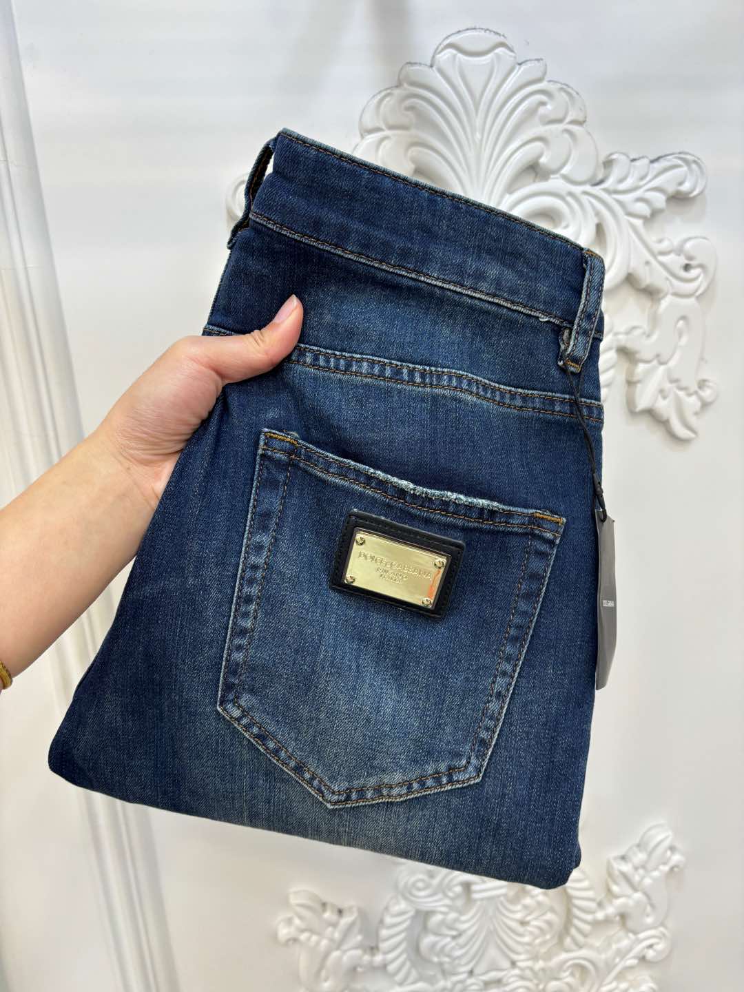 NO:122330,New spring and summer 2025 new styles for men’s jeans!  Trade-level OEM products are extremely rare. The exquisite and exquisite production process has reached the ultimate effect. Classic styles, original color cotton materials, and classic plain woven twill denim surfaces are woven by old-fashioned woven technology. They are soft, delicate, comfortable and breathable, and the original hardware accessories are washed with first-class texture!  Size 29-38,35.37, jeans,alexander wang198609092025春夏新款 新款男士牛仔裤！ 贸易级别的代工品,数量极其稀少.精良精细的制作工艺程度已经达到极致效果.经典绝伦的款式,原色棉料,经典的平织斜纹牛仔布面经由老式梭织工艺机织.柔软细腻舒适透气,原版五金配件水洗,质感一流！尺码29-38,35.37,,jeans,alexander wang,Men's clothing