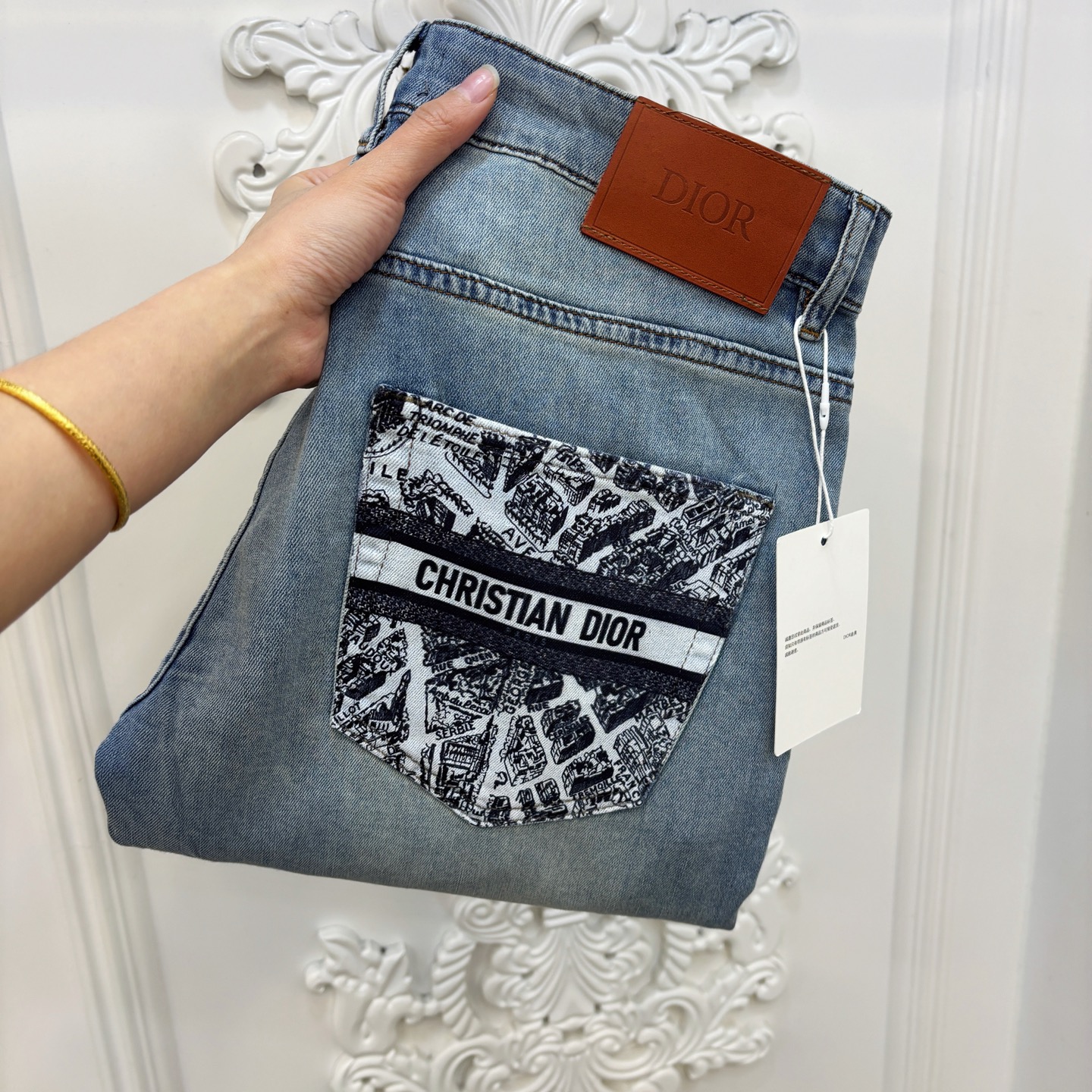 NO:122336,New spring and summer 2025 new styles for men’s jeans!  Trade-level OEM products are extremely rare. The exquisite and exquisite production process has reached the ultimate effect. Classic styles, original color cotton materials, and classic plain woven twill denim surfaces are woven by old-fashioned woven technology. They are soft, delicate, comfortable and breathable, and the original hardware accessories are washed with first-class texture!  Size 29-38,35.37, jeans,alexander wang198609092025春夏新款 新款男士牛仔裤！ 贸易级别的代工品,数量极其稀少.精良精细的制作工艺程度已经达到极致效果.经典绝伦的款式,原色棉料,经典的平织斜纹牛仔布面经由老式梭织工艺机织.柔软细腻舒适透气,原版五金配件水洗,质感一流！尺码29-38,35.37,,jeans,alexander wang,Men's clothing