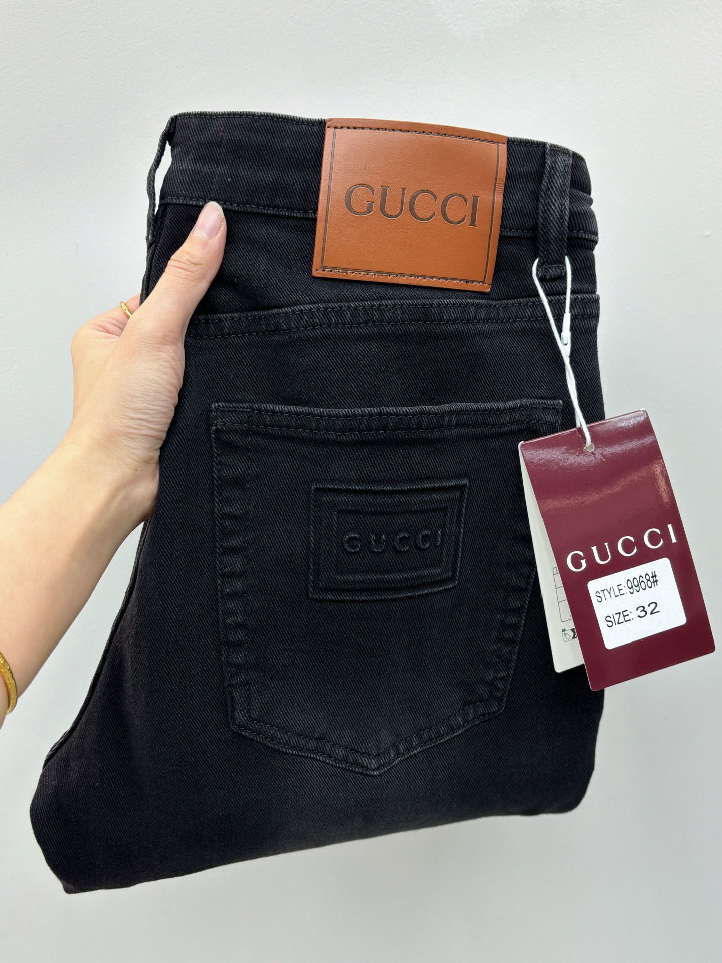 NO:622158,New styles for autumn and winter. New men's jeans!  The number of trade-grade OEM products is extremely rare. The sophisticated and sophisticated production process has reached the ultimate effect. Classic style, original color cotton, classic plain twill denim surface woven by old-fashioned woven technology. Soft, delicate, comfortable and breathable, original hardware accessories are washed, and the texture is first-class!  Size 29-38,35.37.,,jeans,alexander wang19860909秋冬新款 新款男士牛仔裤！ 贸易级别的代工品,数量极其稀少.精良精细的制作工艺程度已经达到极致效果.经典绝伦的款式,原色棉料,经典的平织斜纹牛仔布面经由老式梭织工艺机织.柔软细腻舒适透气,原版五金配件水洗,质感一流！尺码29-38,35.37.,,jeans,alexander wang,Men's clothing