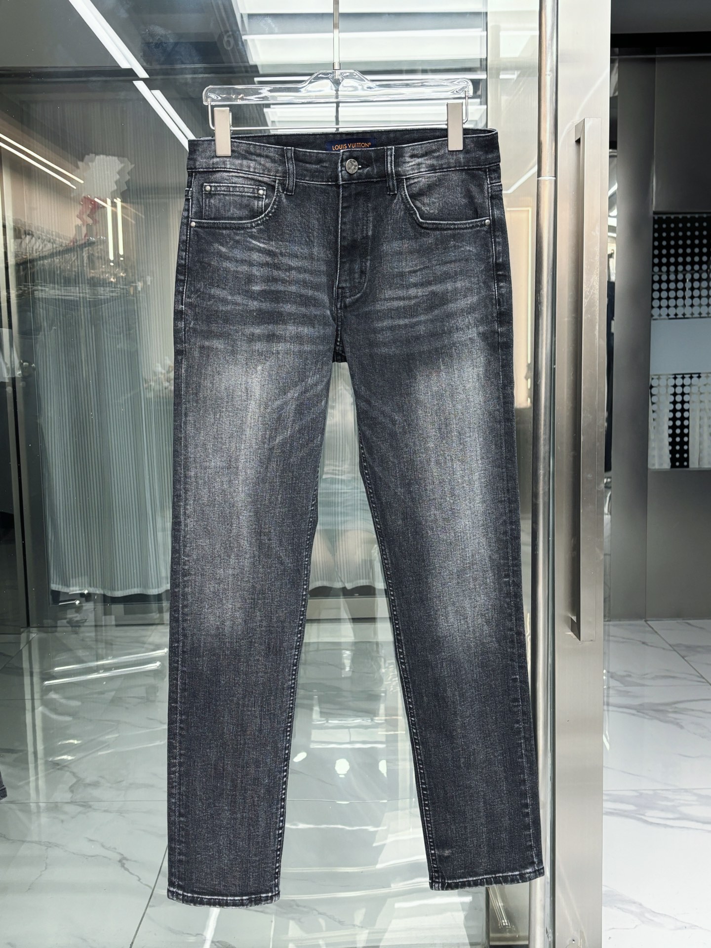NO:606380,LV 25FW autumn and winter new style men's small straight jeans,,louis vuitton,jeans,alexander wang19860909LV 25FW秋冬 新款 男士小直筒 牛仔裤,,louis vuitton,jeans,alexander wang,Men's clothing