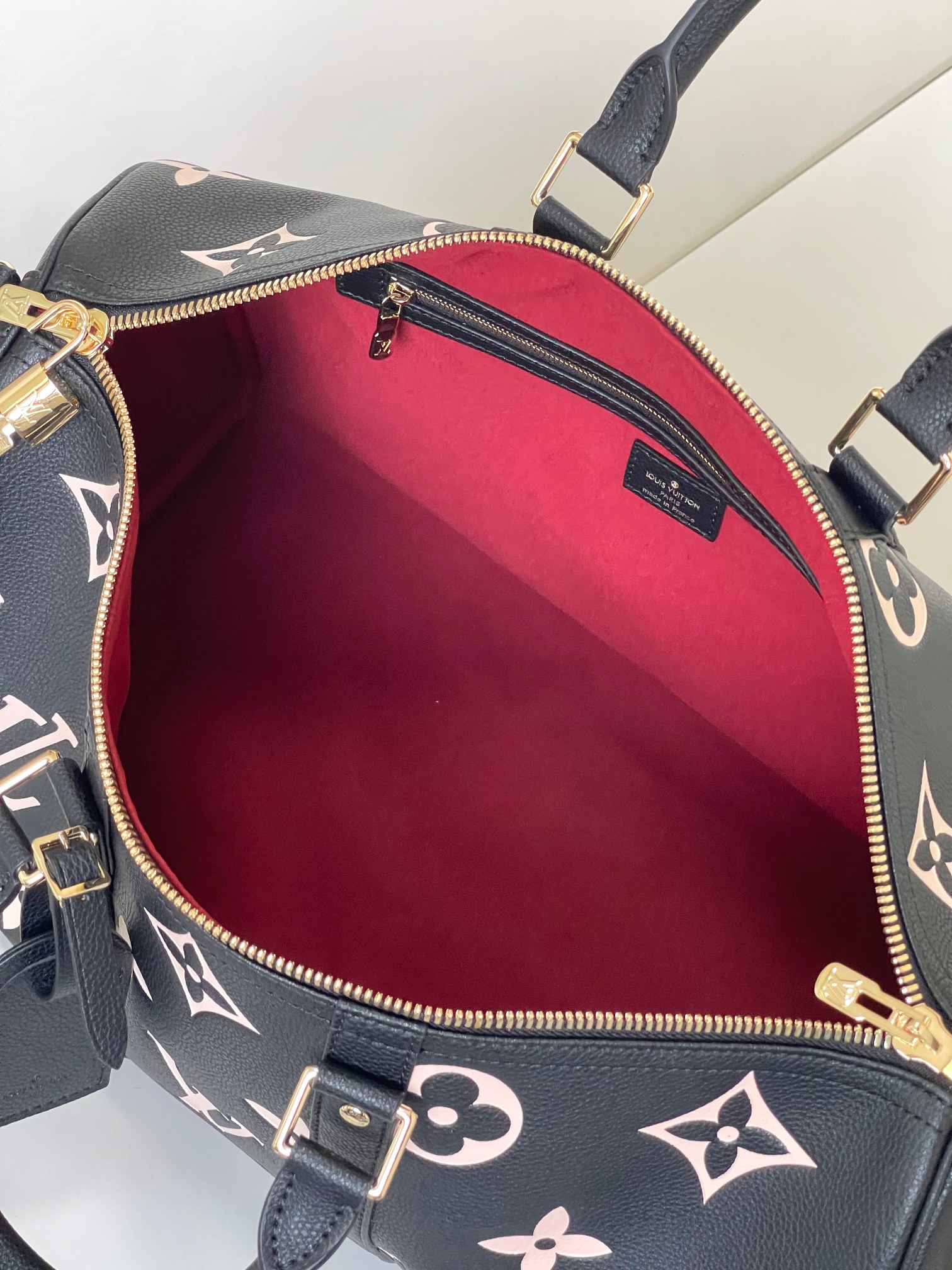 顶级】M46670 本款 Keepall Bandoulière 45 取材 Monogram Empreinte 压纹皮革,呈现大号 8