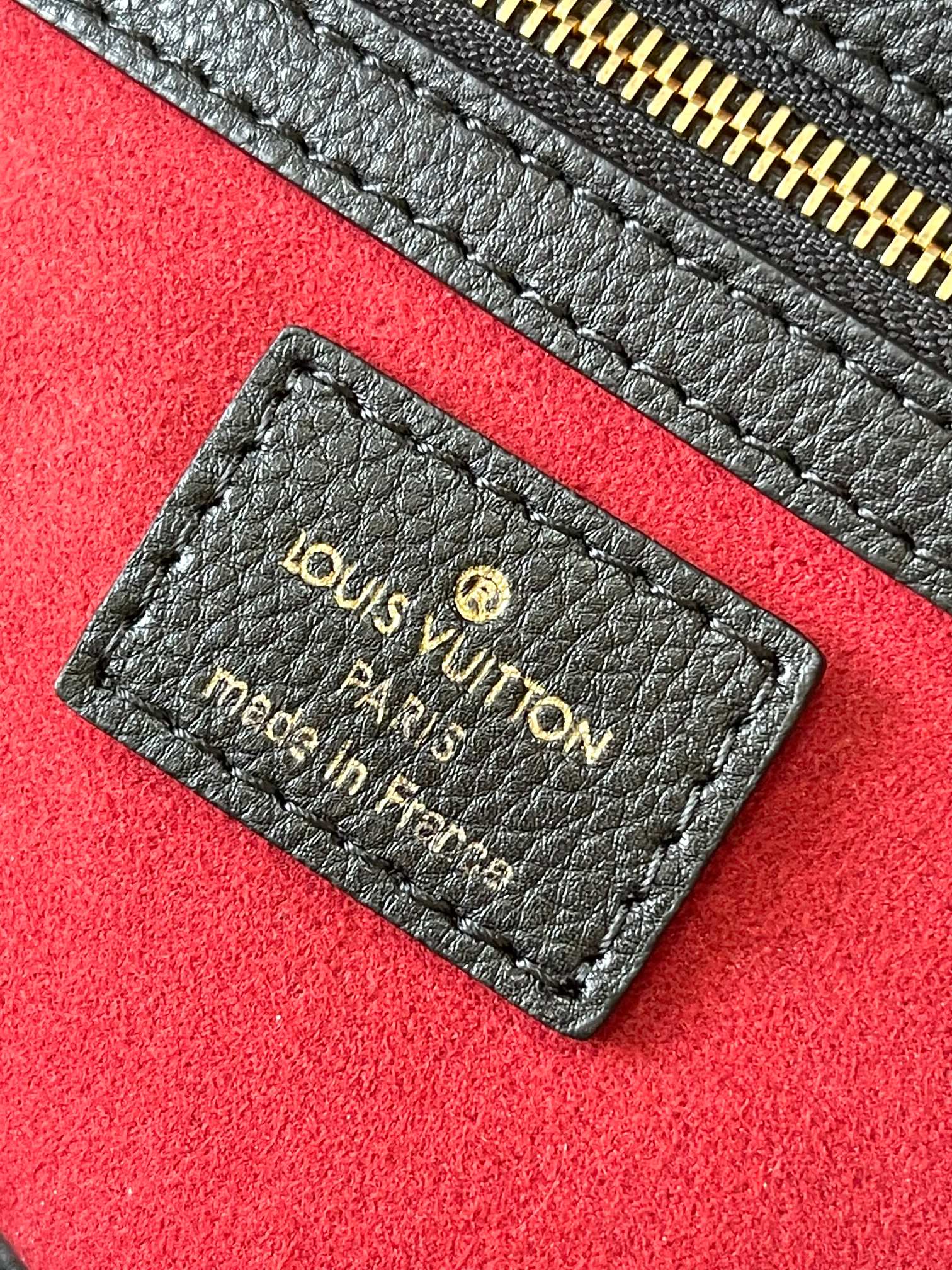 顶级】M46670 本款 Keepall Bandoulière 45 取材 Monogram Empreinte 压纹皮革,呈现大号 9