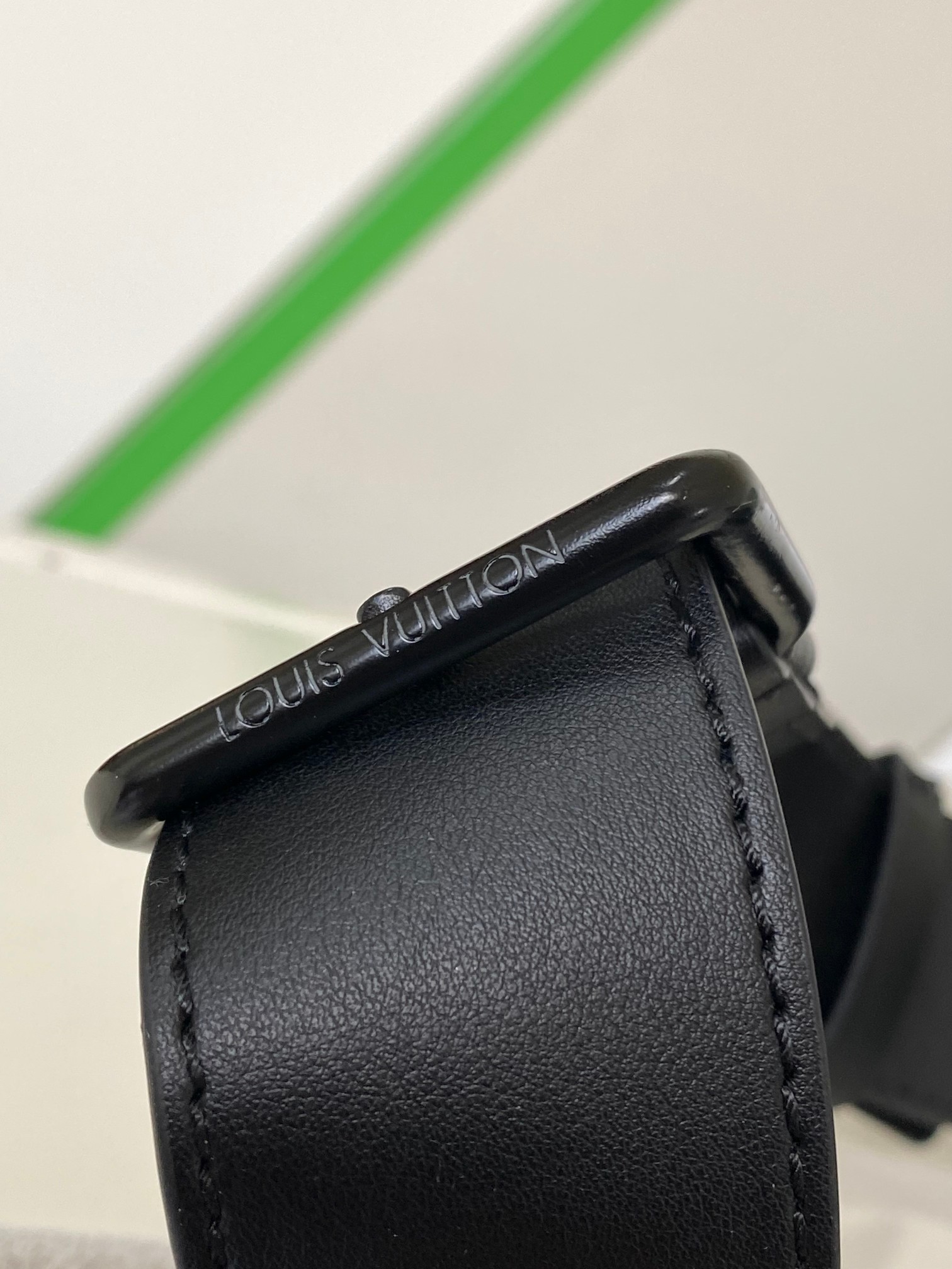 【海原外‬单 独实家‬拍】M23835
   本款 LV Moon Crossbody 手袋以 Mono