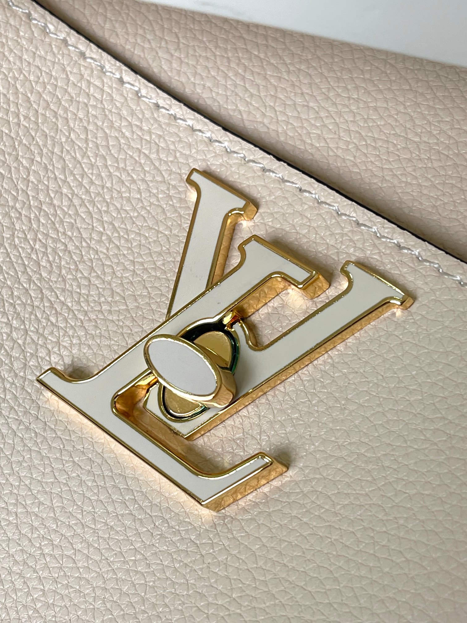 【海原外‬单 独实家‬拍】全皮水桶包链条包系列 Lock and Walk手袋 M24006黑色 M24
