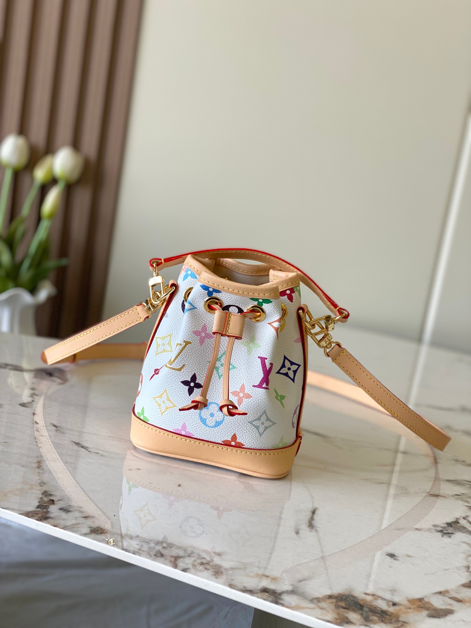 p390, versión original reforzada + herrajes de semiacero [bolso NANO NOÉ] m27493 color blanco/Takashi Murakami Este bol…