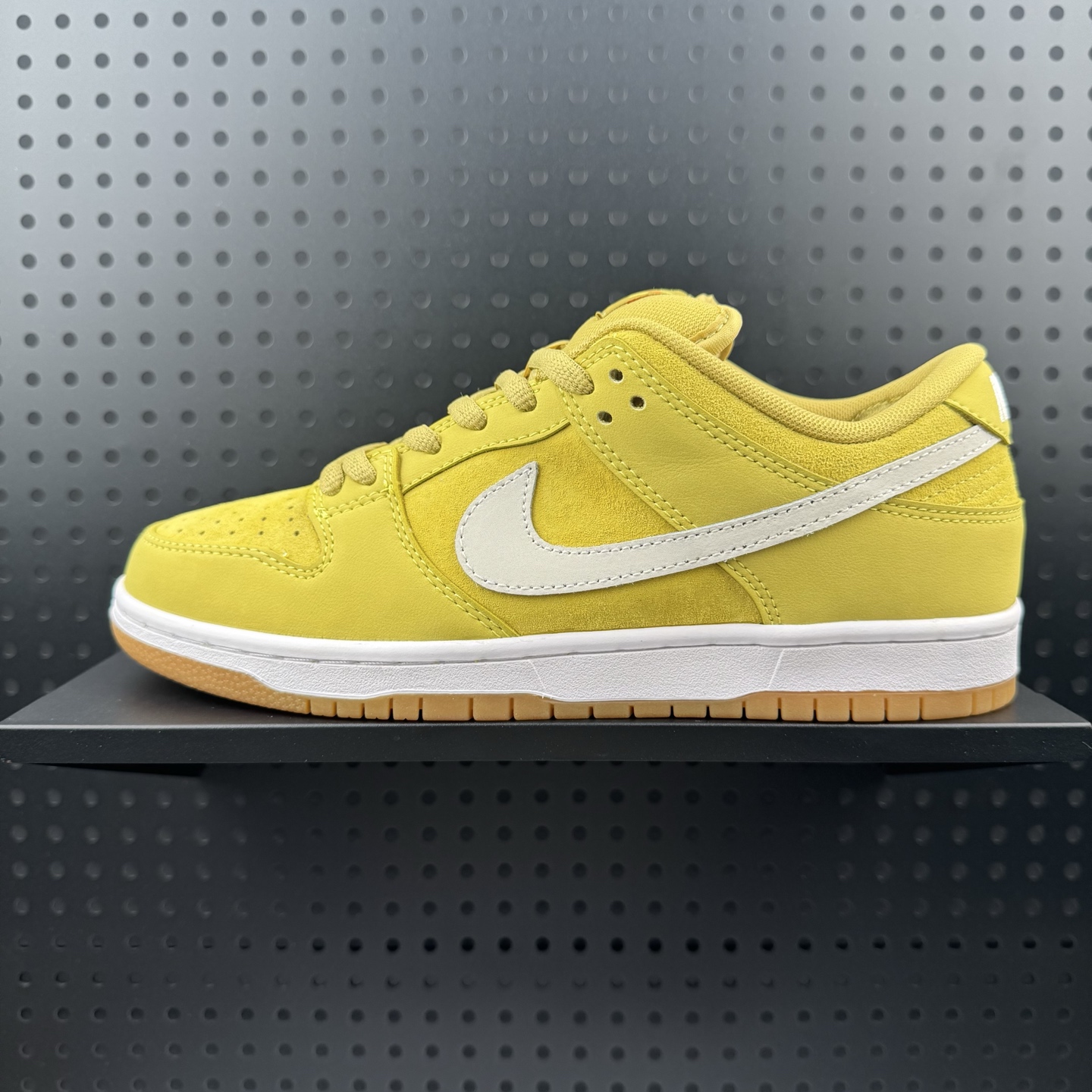 NIKE SB Dunk Low Pro 黄白 原装头层材料 独家版型蒸餾加工 帶來的是更好的视觉和脚感体验 清洁度 电绣工艺 皮料切割干净无任何毛边 细节完美 官方货号:FJ1674 700 (32)