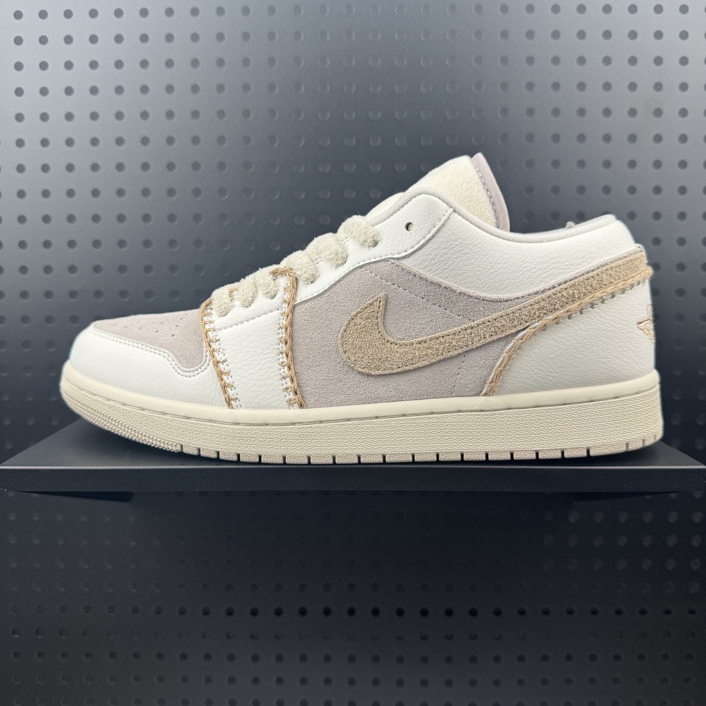 💰150
✅Air Jordan 1 Retro Low SE 米白
官方同步新色 原装级产物
拒绝公底 立体鞋型 细节完美 高清洁度
购置公司同步原材料 原汁原味 忠于原版
货号:HV4268 120MT
码数:36 36.5 37.5 38 38.5 39 40 40.5 41 42 42.5 43 44 44.5 45(01)