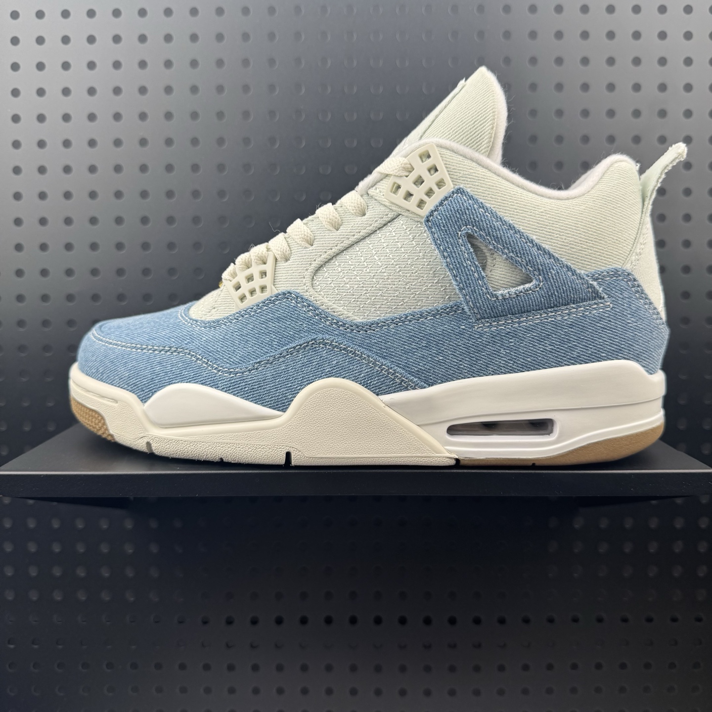 Nike Air Jordan 4 Retro 耐克迈克尔·乔丹AJ4代中帮复古休闲运动文化篮球鞋 原厂材料TPU超Q弹网格材质 缜密拉帮及中底钢印细节 组合开窗式气垫大底 货号:IB6716-100 (01)