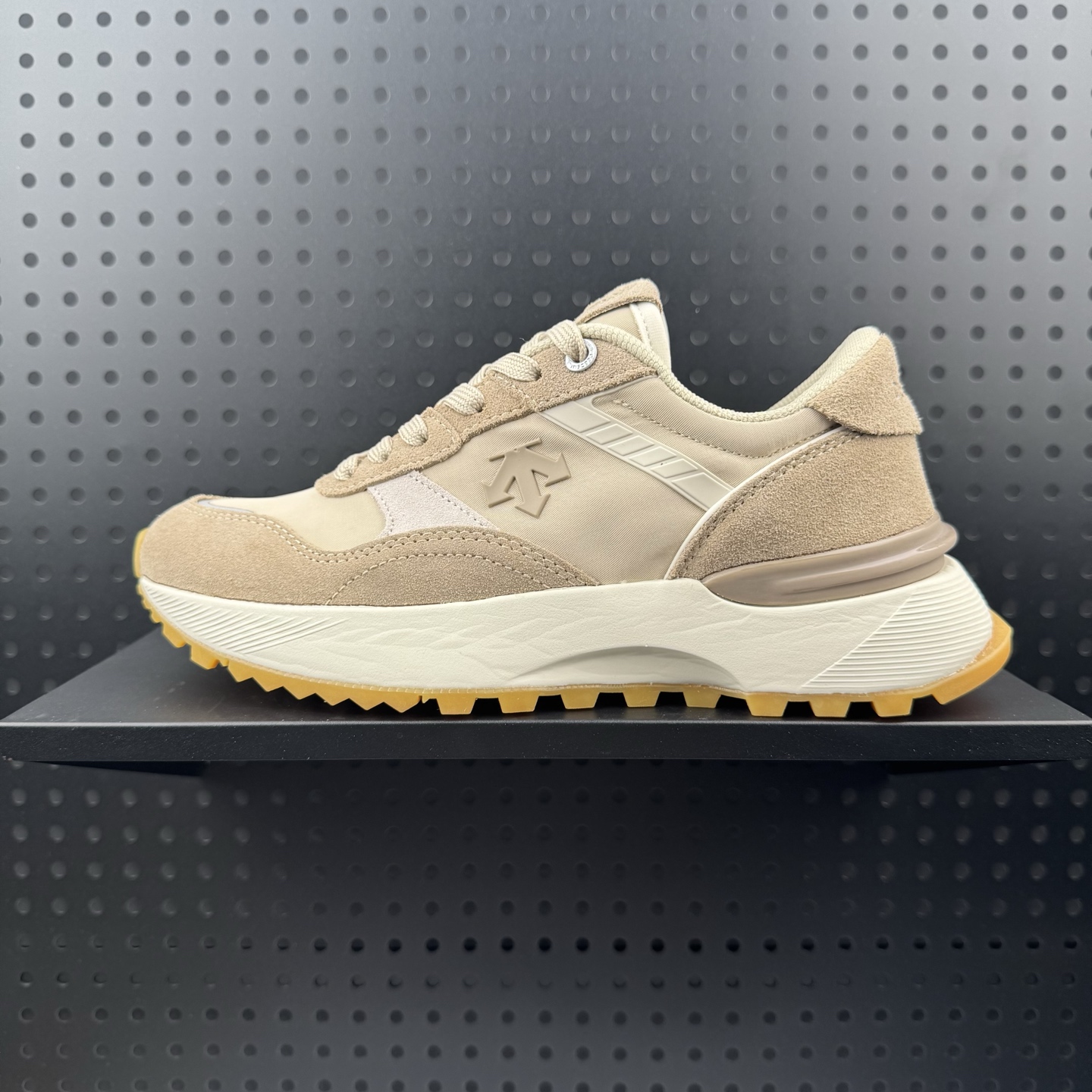 💰170 ✅迪桑特DESCENTE DUALIS都市通勤 DSR 时尚防滑低帮 生活休闲鞋 货号:D4431LSN21-BE 尺码:36 36.5 37.5 38 38.5 39 40 40.5 41 42 42.5 43 44 45(24)