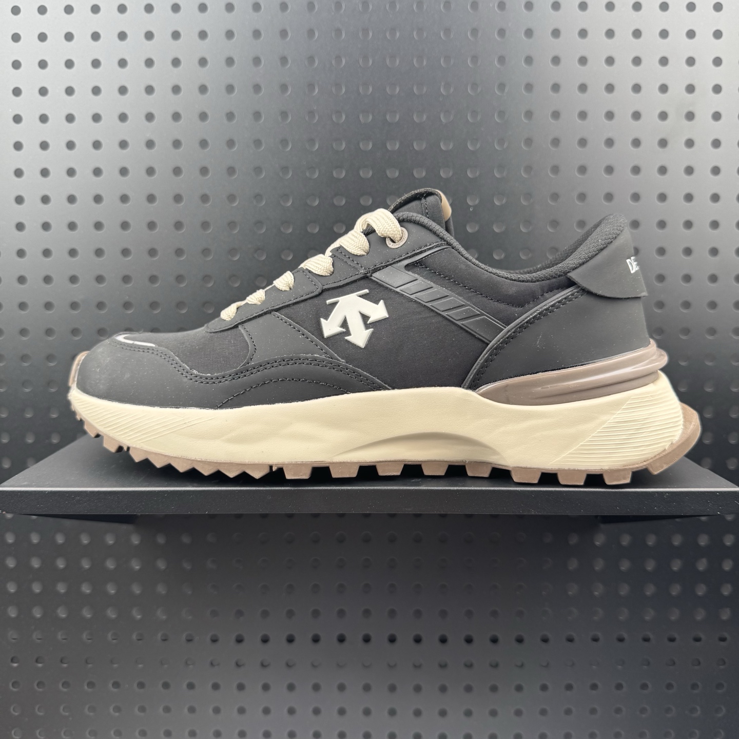 💰170 ✅迪桑特DESCENTE DUALIS都市通勤 DSR 时尚防滑低帮 生活休闲鞋 货号:D5231LSN21-WT 尺码:36 36.5 37.5 38 38.5 39 40 40.5 41 42 42.5 43 44 45(24)