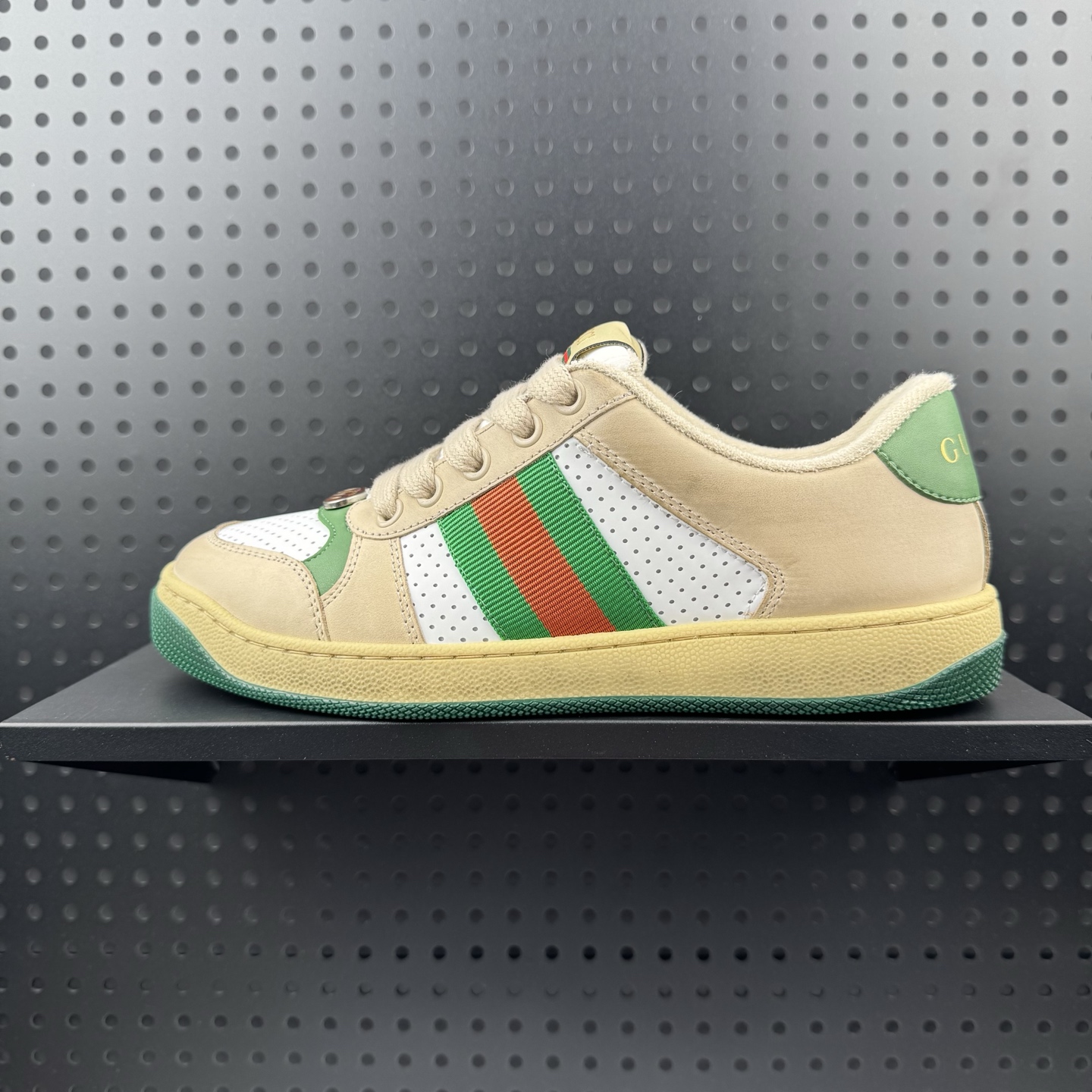 💰170
✅Gucci Distressed Screener sneaker 古驰小脏鞋系列
官方同步  绿盒版本 海淘代购指定专供经典原型复古百搭做旧小脏板鞋复古学院风 怀旧版 原版做旧    
货号: 546163 0YI20 9582
尺码:35-45（31）