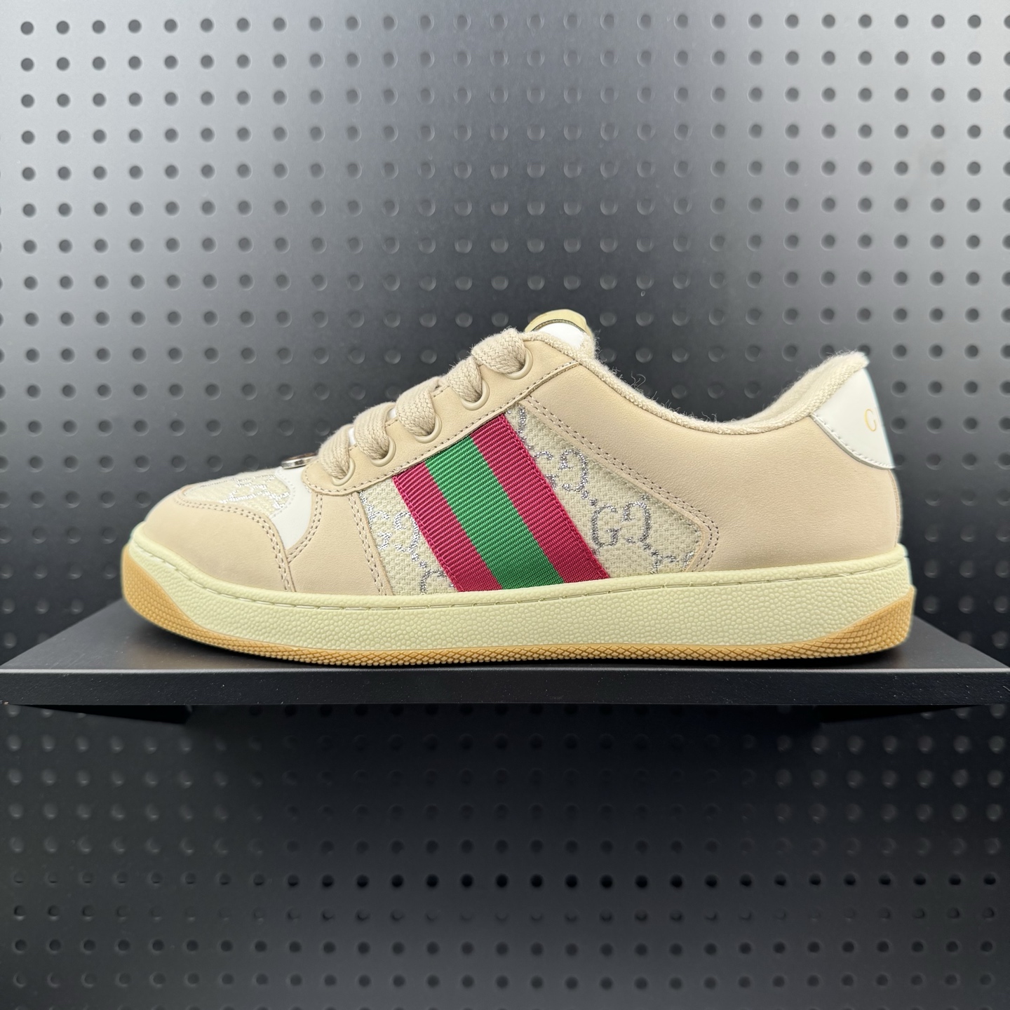 💰170
✅Gucci Distressed Screener sneaker 古驰小脏鞋系列
官方同步 绿盒版本 海淘代购指定专供经典原型复古百搭做旧小脏板鞋复古学院风 怀旧版 原版做旧
货号: 577684 2C830 9150
尺码:35-45(31)