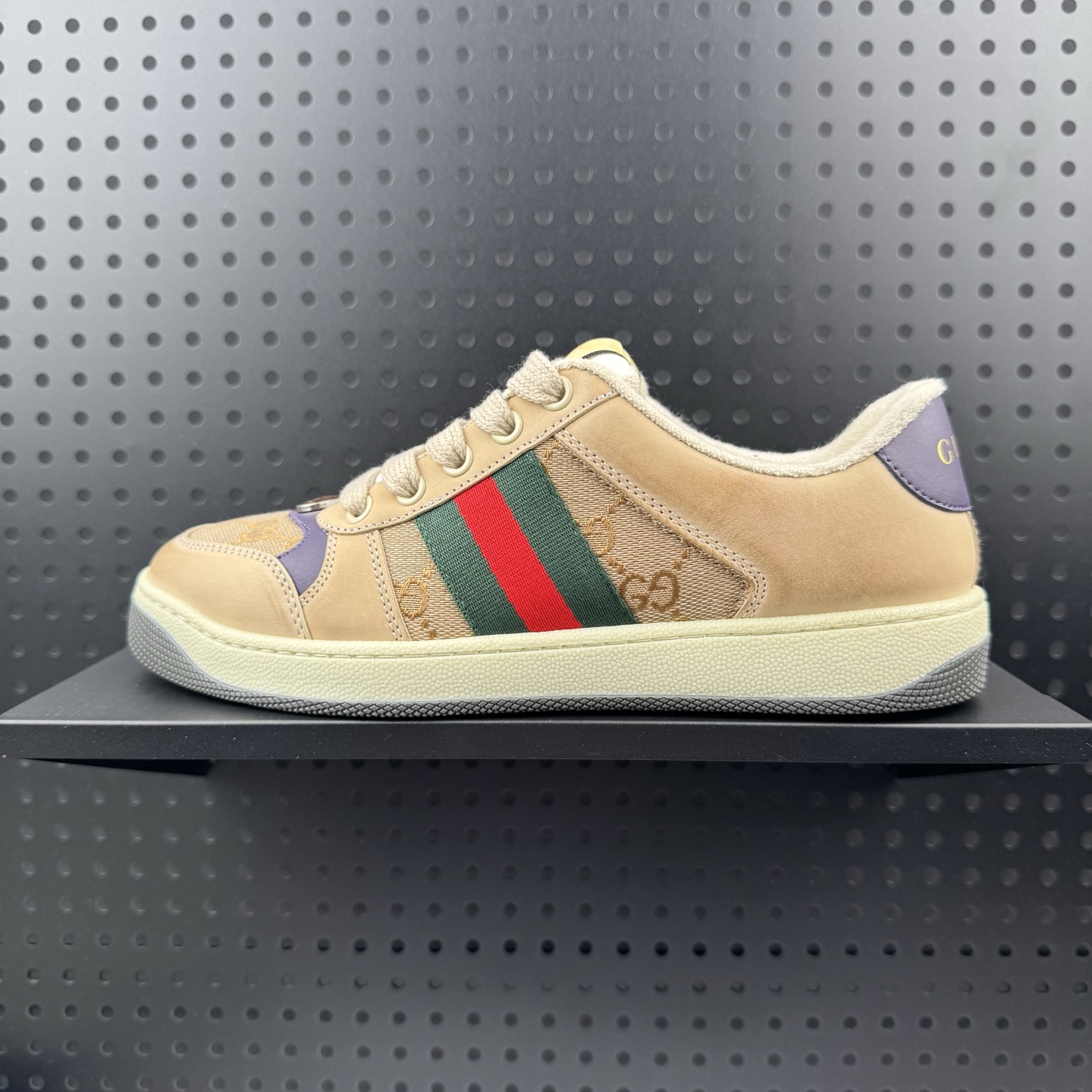 💰170
✅Gucci Distressed Screener sneaker 古驰小脏鞋系列
官方同步 绿盒版本 海淘代购指定专供经典原型复古百搭做旧小脏板鞋复古学院风 怀旧版 原版做旧
货号: 677423 HVKI0 9765
尺码:35-45(31)