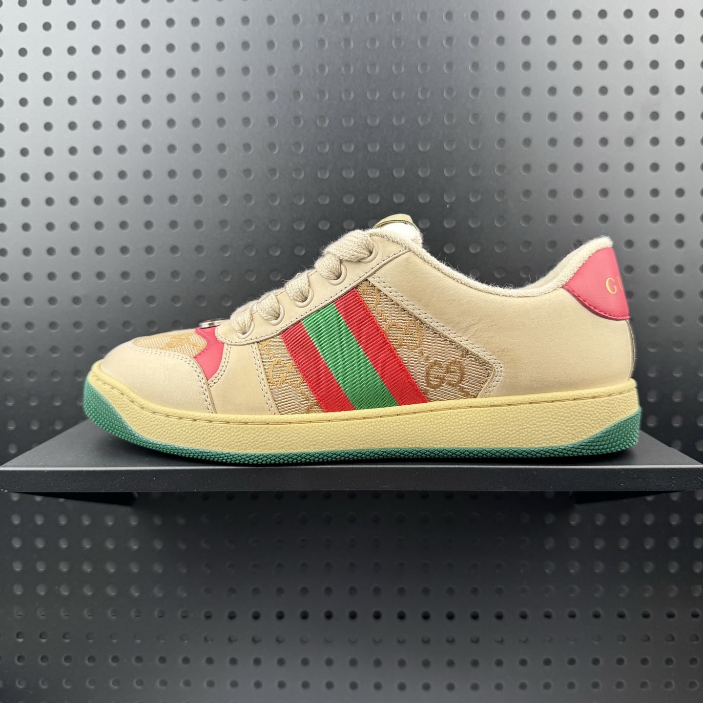 💰170
✅Gucci Distressed Screener sneaker 古驰小脏鞋系列
官方同步  绿盒版本 海淘代购指定专供经典原型复古百搭做旧小脏板鞋复古学院风 怀旧版 原版做旧    
货号:570443 9Y920 9665
尺码:35-45（31）