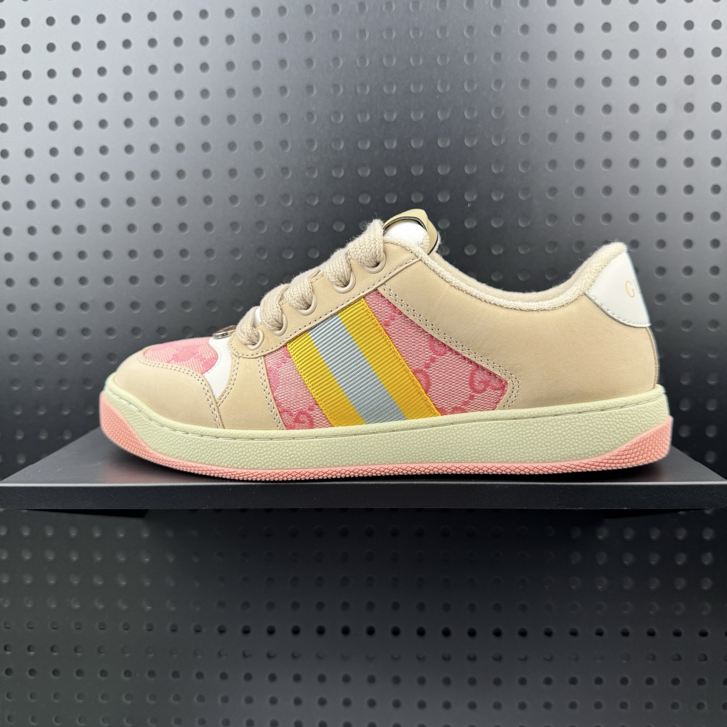 💰170
✅Gucci Distressed Screener sneaker 古驰小脏鞋系列
官方同步  绿盒版本 海淘代购指定专供经典原型复古百搭做旧小脏板鞋复古学院风 怀旧版 原版做旧    
货号:741575 9SFR0 8478
尺码:35-45（31）