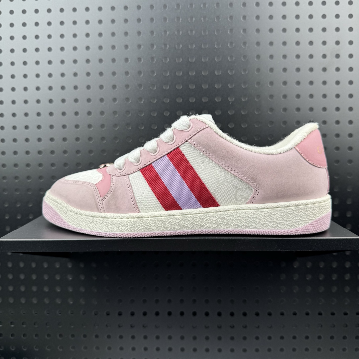 💰170
✅Gucci Distressed Screener sneaker 古驰小脏鞋系列
官方同步  绿盒版本 海淘代购指定专供经典原型复古百搭做旧小脏板鞋复古学院风 怀旧版 原版做旧    
货号:677423 HVKI0 9090
尺码:35-45（31）