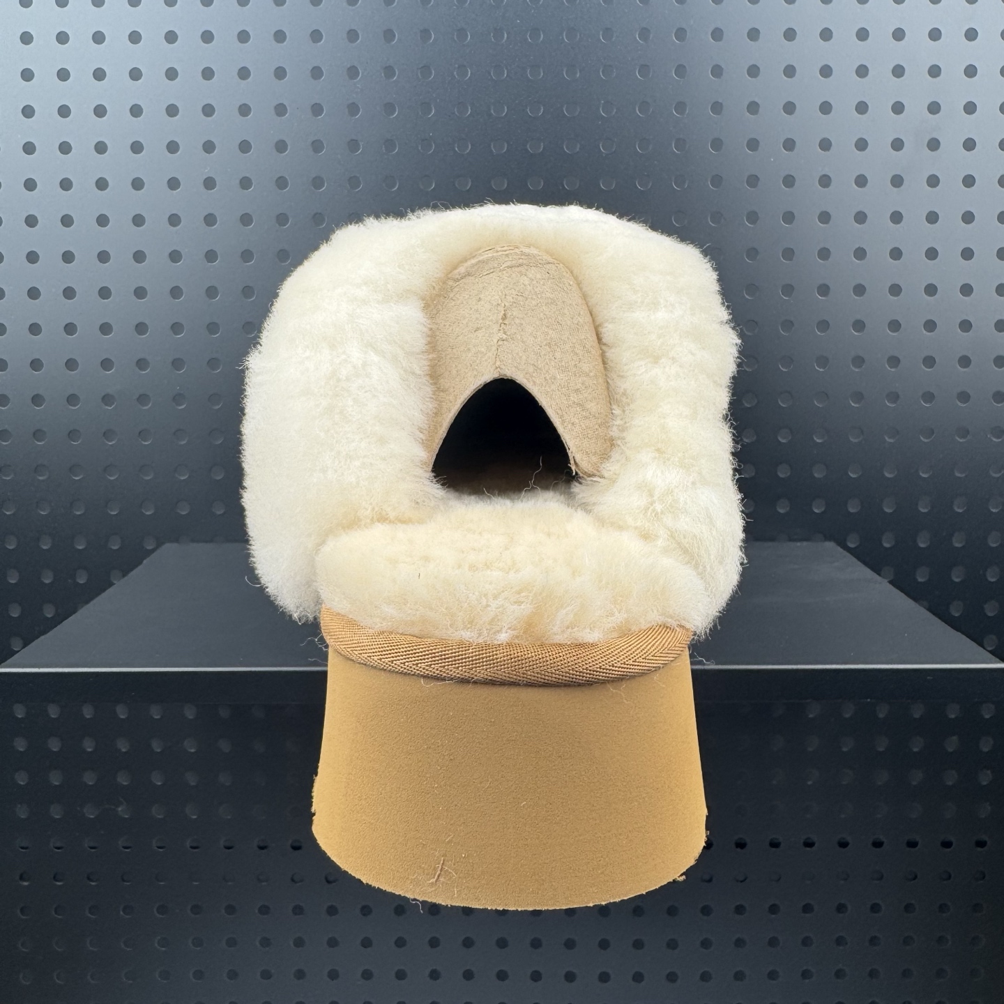 💰150
✅UGG 舒适保暖包头 拖鞋/家居拖鞋  栗子棕
货号：1122550-CHE
尺码：35-40（24）