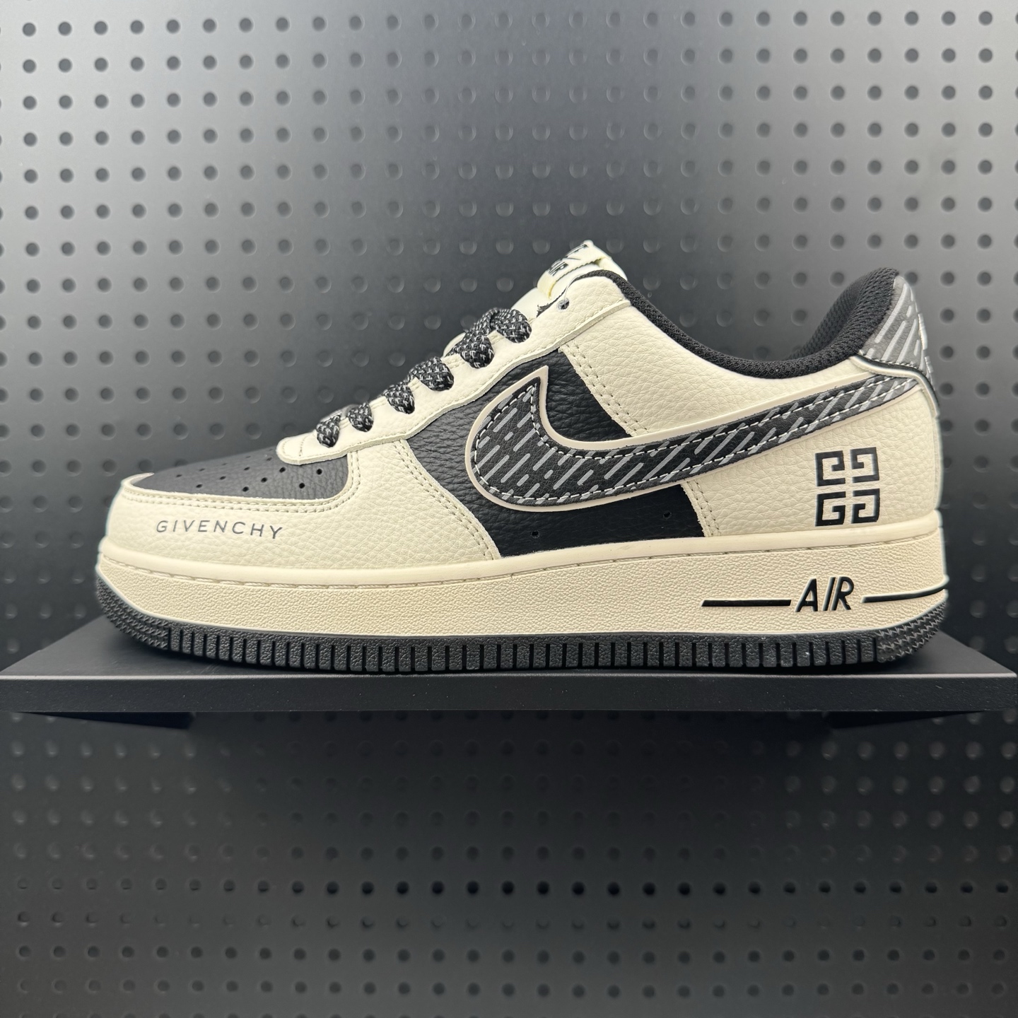 💰220
✅本地自减，合作放店私
 海外爆款限量发售！Nike SB Dunk Low“ Supreme联名——米白冰蓝”  周年高端定制 低帮休闲板鞋 定制鞋盒 大厂纯原品质出货 超高清洁度 皮料切割干净无任何毛边 细节完美 
 货号：JP8028-002
 Size:36 36.5 37.5 38 38.5 39 40 40.5 41 42 42.5 43 44 44.5 45（32）