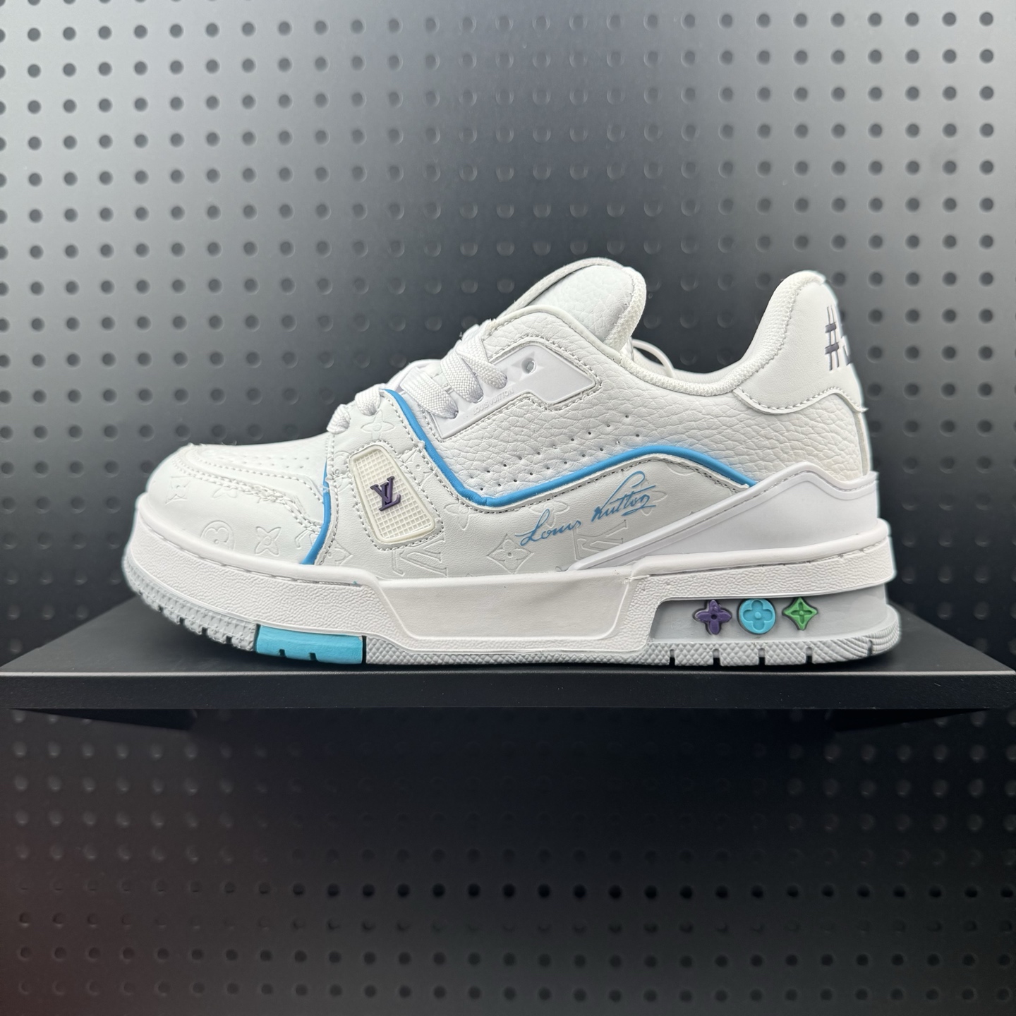 LOUIS VUITTON Trainer 牛皮革 系带平底 上海邮轮限定 低帮 板鞋 男女同款 白蓝紫 限定版 货号:1APHLB (39)