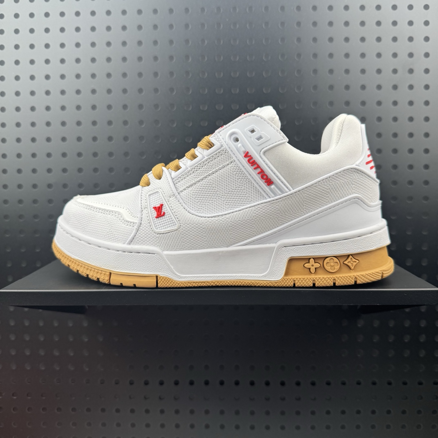 LOUIS VUITTON Trainer 牛皮革 圆头系带 低帮 板鞋 男款 白色 货号:1AHTS7 (39)