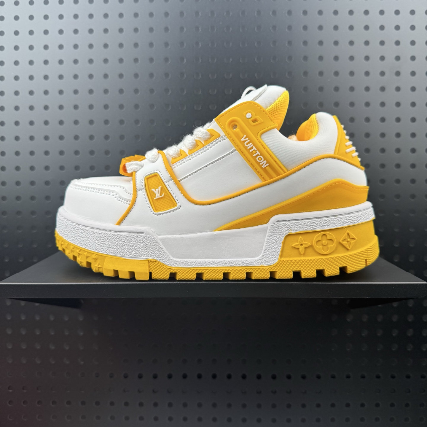LOUIS VUITTON Trainer Maxi 小胖丁 皮革 标识珠饰点缀 低帮 板鞋 男女同款 白黄色 货号:1ACPQJ (39)