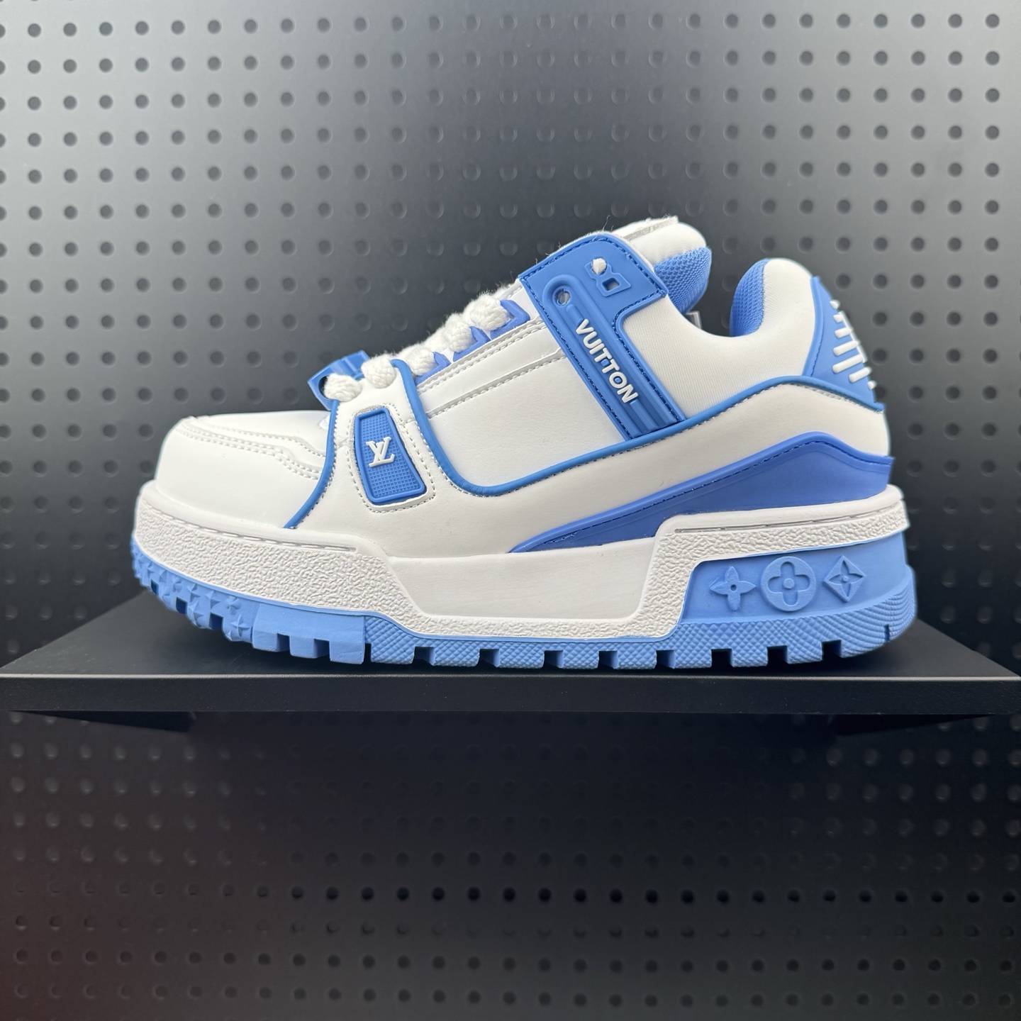 LOUIS VUITTON Trainer Maxi 小胖丁 牛皮革 标识珠饰点缀 低帮 板鞋 白蓝色 货号:1ACRLG (39)