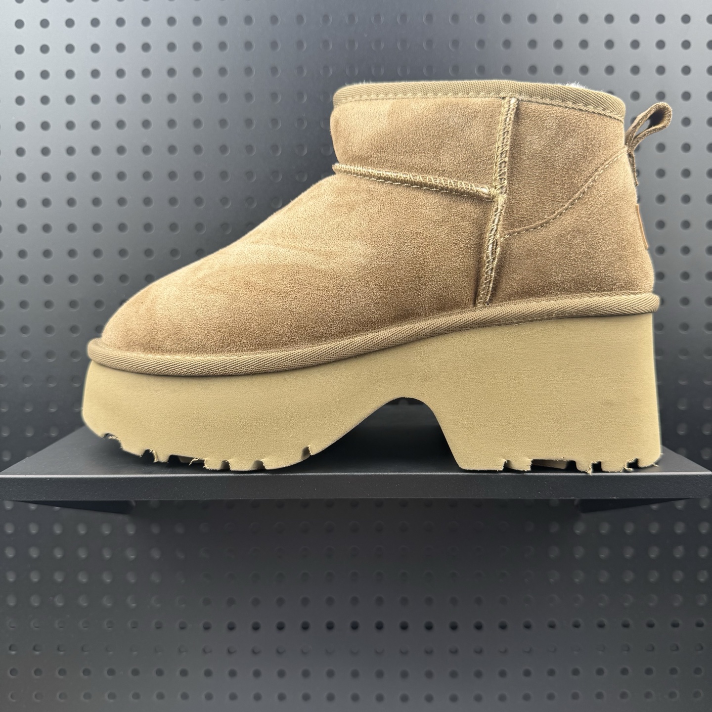 💰170 ✅ UGG 牛剖层革 轻便时尚 6.99cm跟高 短筒 雪地靴 女款 栗色 货号：1158311-CHE 尺码35-40（24）
