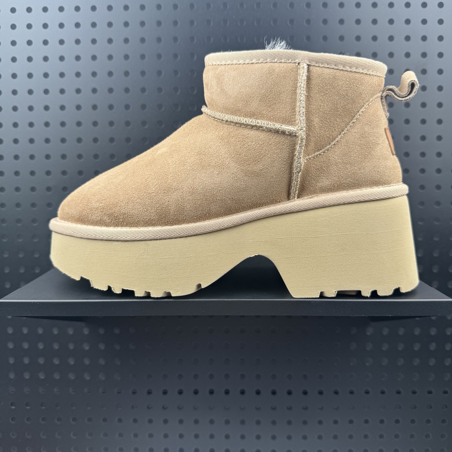 UGG 牛剖层革 圆头保暖 雪地靴 女款 米色 货号:1158311-MDSD (24)