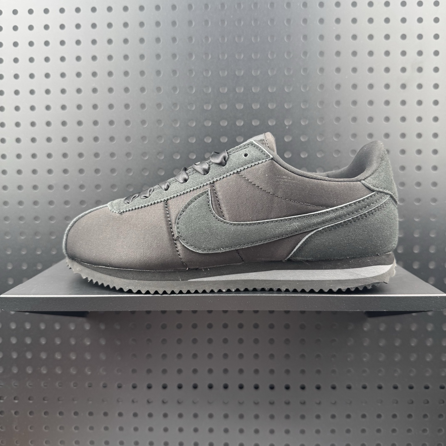 💰95 ✅NIKE CORTEZ VNTG 全新配色 经典阿甘休闲跑步鞋 纯粹而执着的精神，使得Cortez种在了一代人的心里，无论是否喜欢它复古的鞋型，一双Nike Classic Cortez总是能让人难以抗拒，将他摆在鞋柜 货号：FV5420 002 尺码：36 36.5 37.5 38 39 40 40.5 41 42 42.5 43 44 45(24)