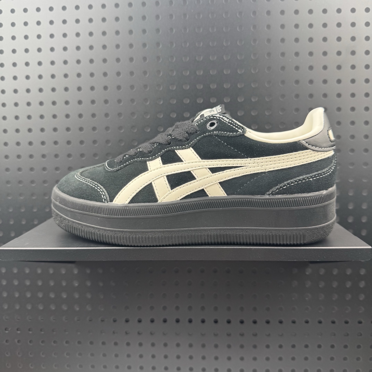 💰140
✅ASICS OnitsukaTiger/鬼塚虎 Tokuten Chunk 厚底休闲鞋
货号:1183C561 001
尺码:35-41(03)
