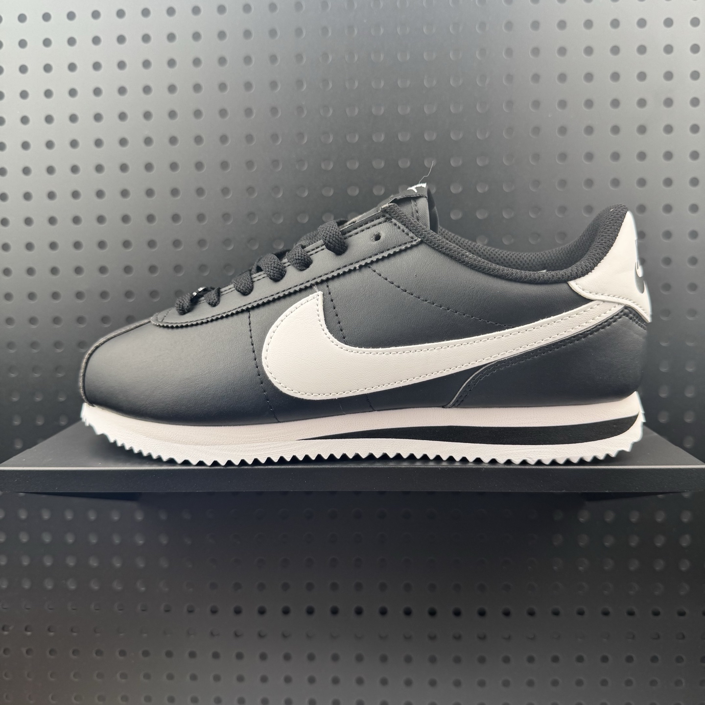 Nike Cortez 合成革 时尚舒适 防滑 低帮 儿童休闲鞋 黑白 货号:DN1791 001 含半码(24)