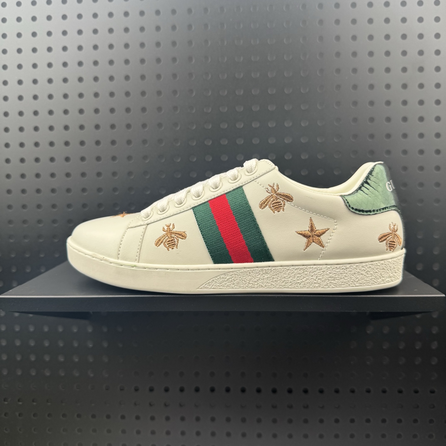 💰120 ✅GUCCI古驰 ACE 皮革 刺绣蜜蜂 时尚板鞋 男女款 白色 货号:429466 A38GO 9068 尺码:35-44(24)