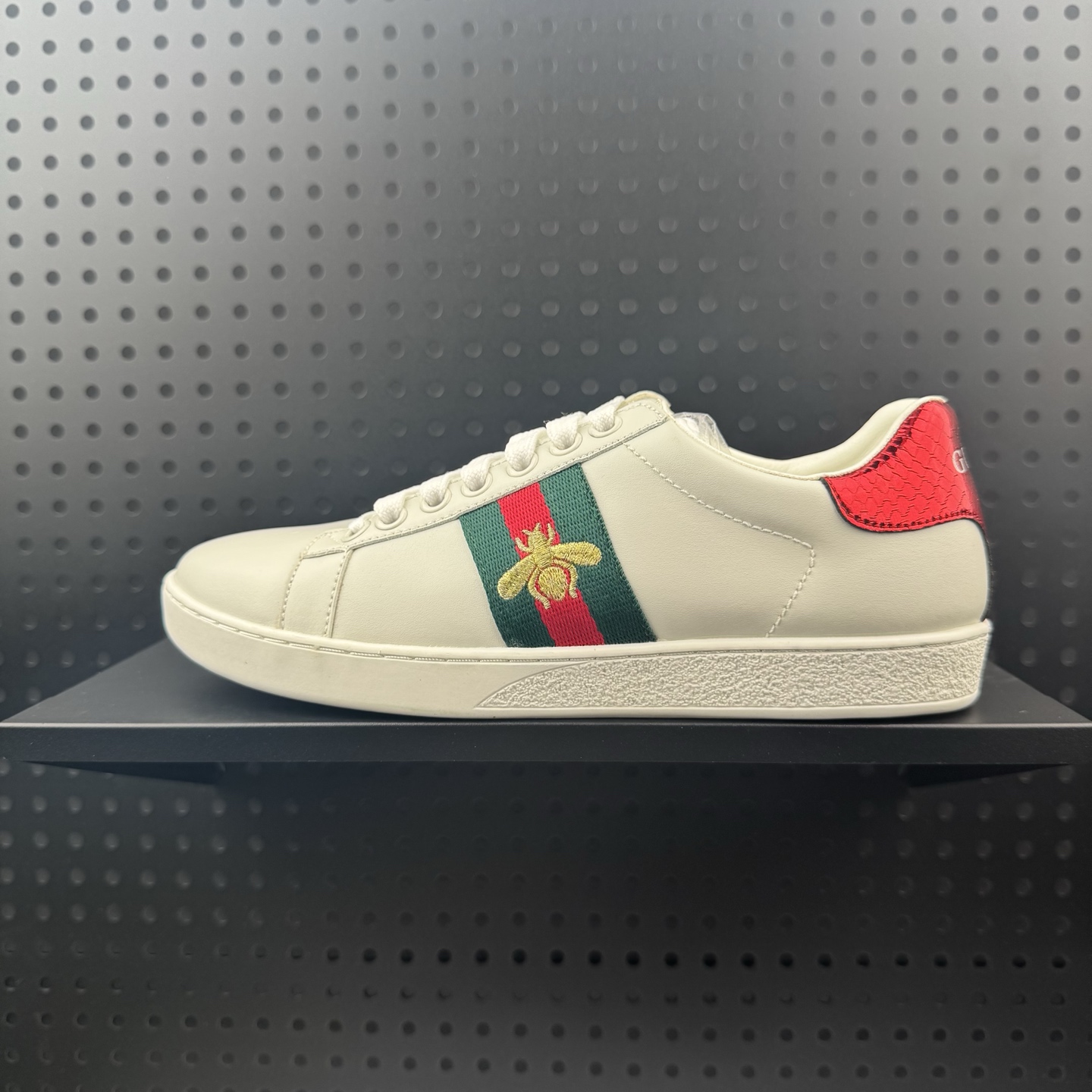 💰120 ✅GUCCI古驰 ACE 刺绣 时尚板鞋 男女款 白绿 货号：429466 A38GO 9068 尺码：35-44（24）