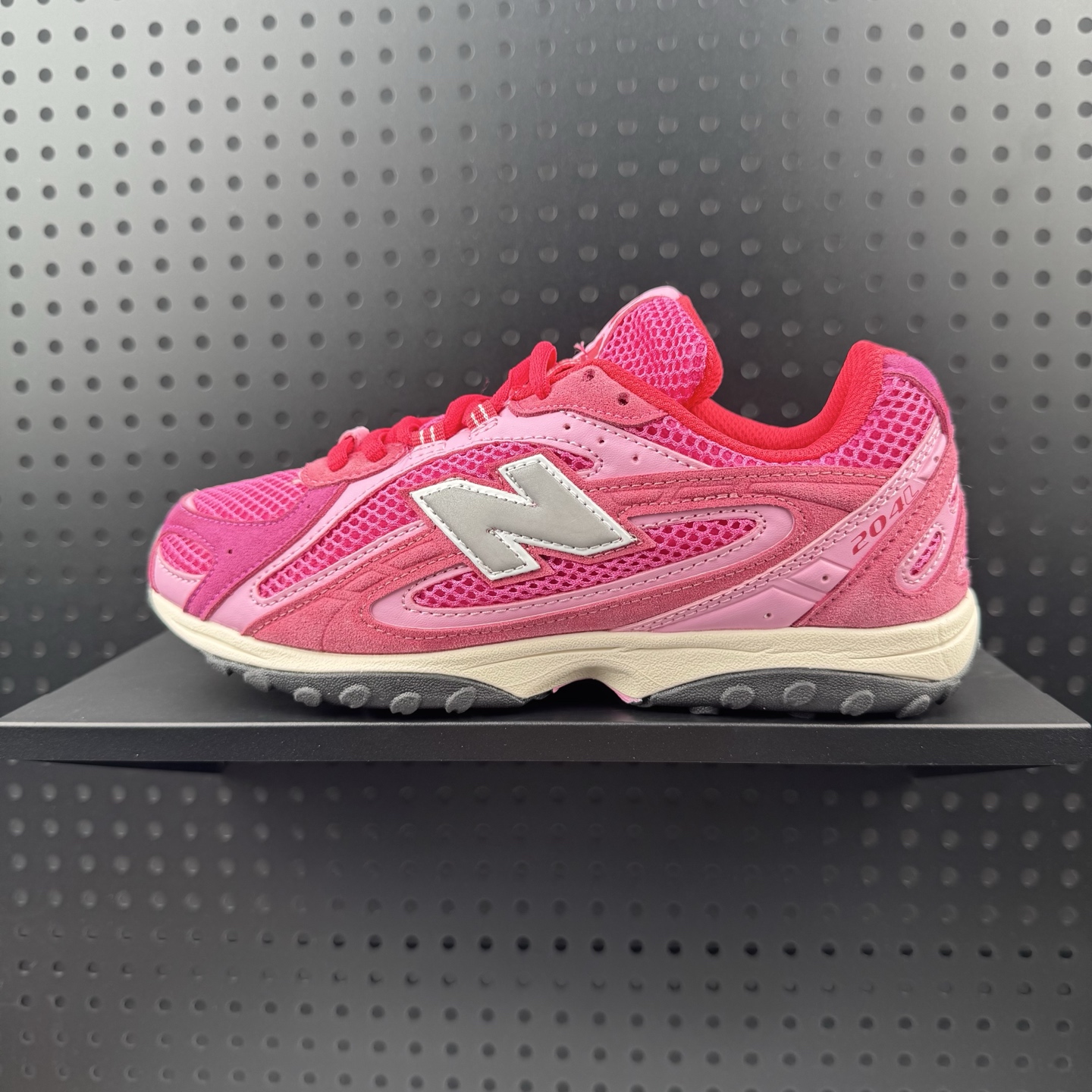 New Balance 新百伦204 系列 复古休闲运动百搭老爹跑步鞋 #采用猪巴革组合网织鞋面材质 #3层组合底模精密开发 #中底嵌入碳板缓震及后跟嵌入TPU装饰条稳固 货号:U204LKTH (26)