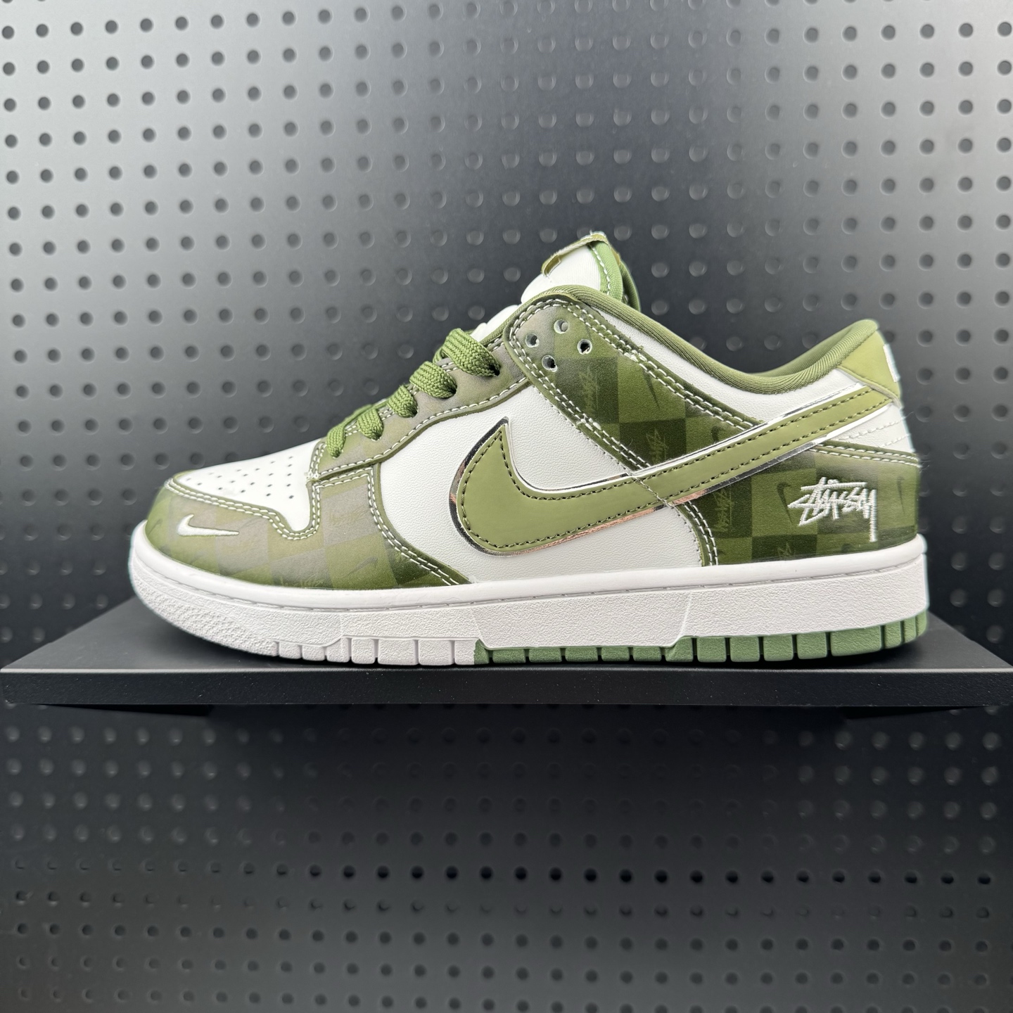 Nike Dunk Foam Finger 翻毛皮皮革 经典潮流休闲 手指满印 防滑耐磨轻便 低帮 板鞋 男女款 绿色 货号:DG1988 010 (32)