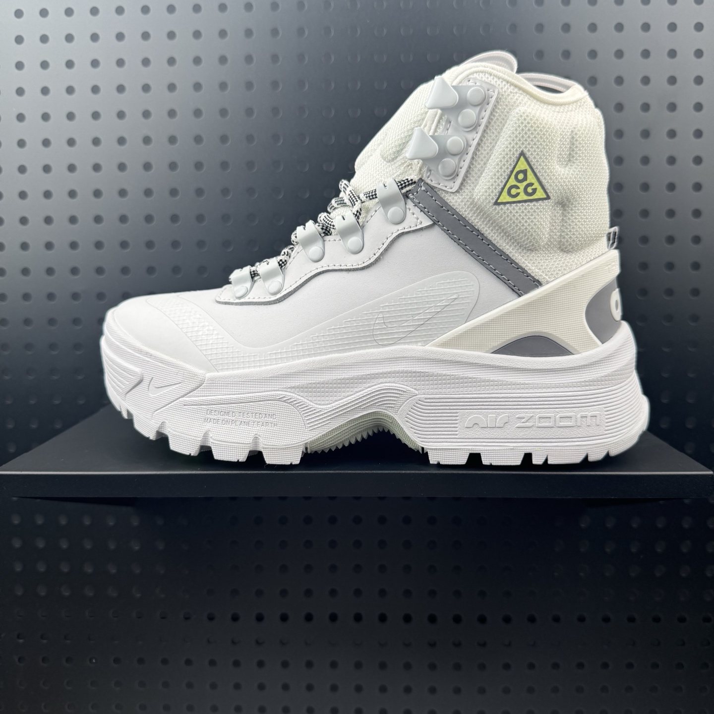 💰180
✅Nike ACG Zoom Galadome Gore-Tex 高帮户外登山越跑徒步休闲运动鞋 

货号：DD2858 200
尺码：36-47（24）