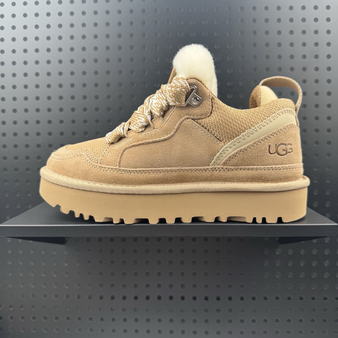 UGG Classic Uitra Mini 梅尔拼接鞋带低帮休闲鞋 鞋面再生弹道帆布网纱 采用优质翻毛皮鞋面 双色扁平鞋带 鞋内里材质 采用隆丰羊皮毛一体 毛茸内里 保暖锁热 舒适的Treadlite by UGG EVA 轻翼大底 货号:1144032 (31)
