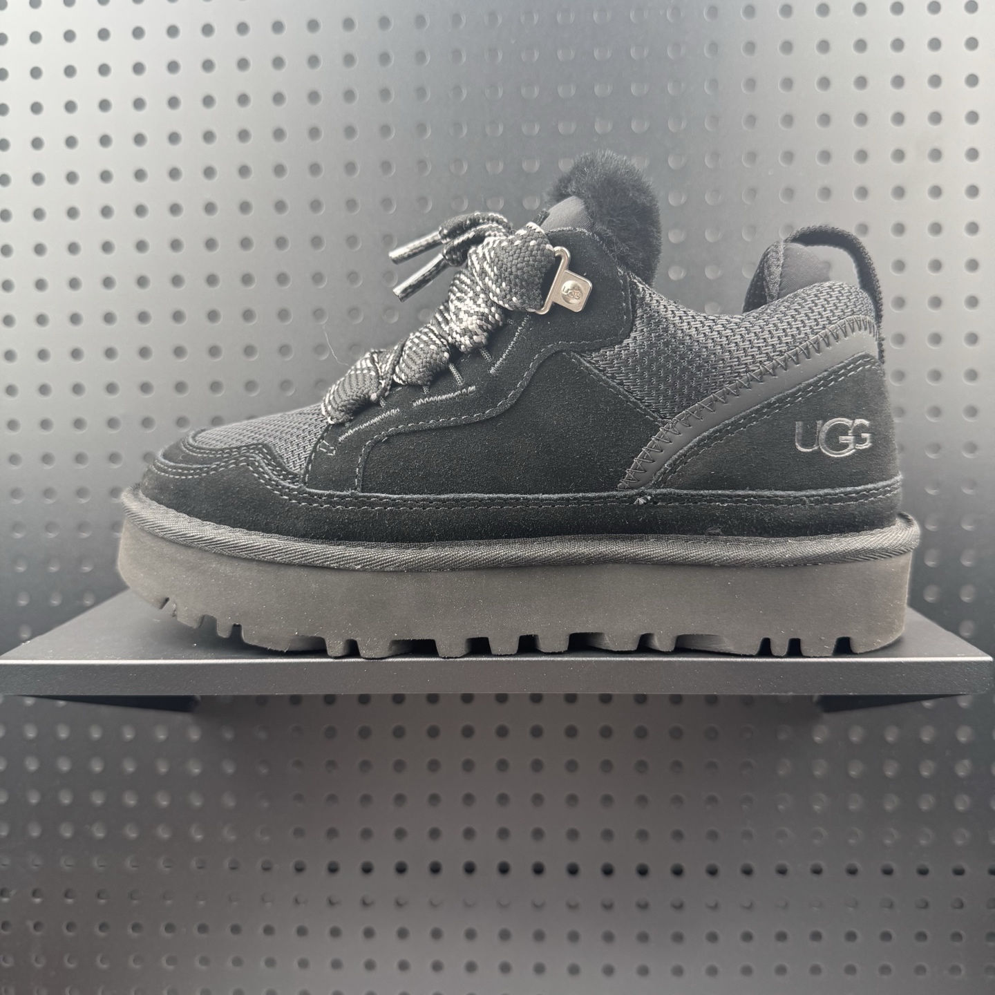 UGG Classic Uitra Mini 梅尔拼接鞋带低帮休闲鞋 鞋面再生弹道帆布网纱 采用优质翻毛皮鞋面 双色扁平鞋带 鞋内里材质 采用隆丰羊皮毛一体 毛茸内里 保暖锁热 舒适的Treadlite by UGG EVA 轻翼大底 货号:1144032 (31)