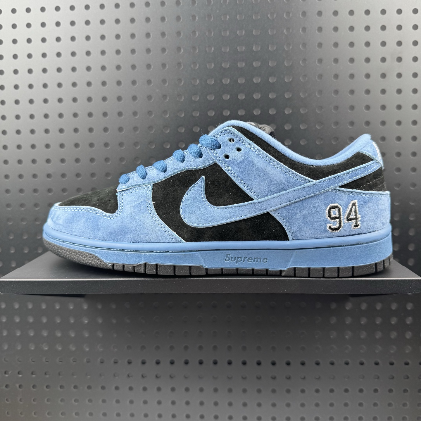 💰160
✅耐克联名Supremex  Nike SB Dunk Low Retro"Supreme 94"扣篮系列低帮休闲运动滑板板鞋 货号：HQ8487 400
码数：36 36.5 37.5 38 38.5 39 40 40.5 41 42 42.5 43 44 44.5 45 46（32）