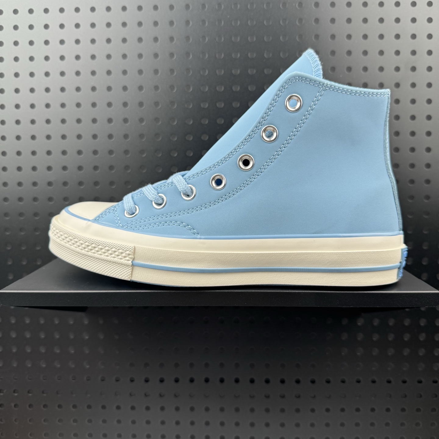 💰110
✅匡威 Converse 1970s 秋冬皮面厚底高帮休闲板鞋
货号:A18990C
码数:35 36 36.5 37 37.5 38 39 39.5 40 41 41.5 42 42.5 43 44(07)