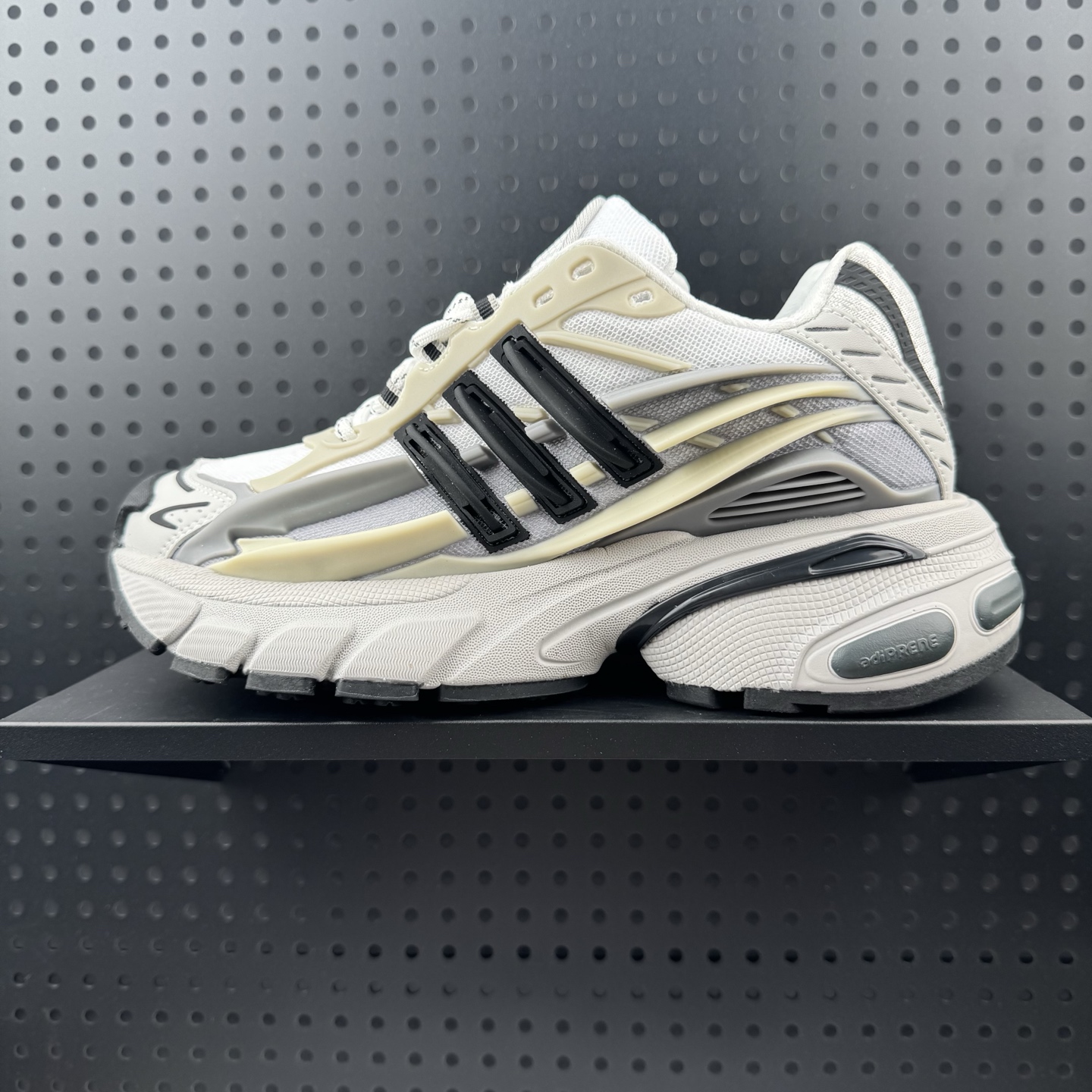 pharrell williams x adidas Adistar Jellyfish 水母鞋 舒适时尚 防滑透气 低帮 老爹鞋 男女同款 银白 货号:JP9265 半(32)
