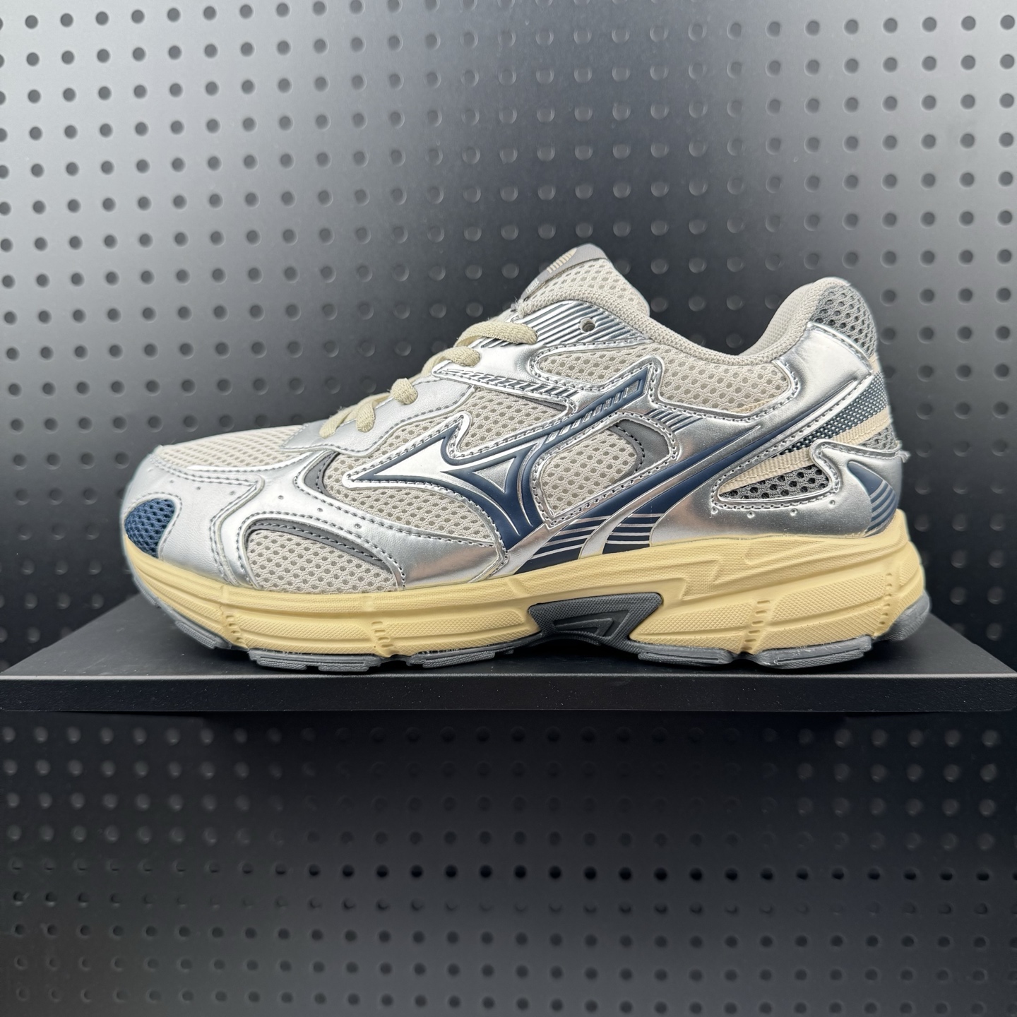 💰110 ✅Mizuno Speed 2K 厚底舒适耐磨 低帮跑步鞋 男女同款 幻想银 货号:D1GH222913 尺码36-45半码(26)