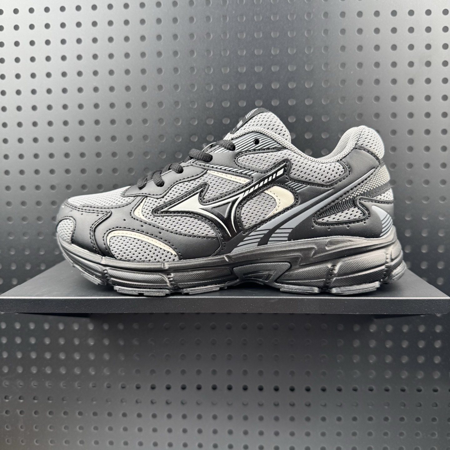 💰110 ✅Mizuno Speed 2K 舒适潮流 运动 网布减震防滑透气 低帮 轻质EVA橡胶 长跑跑步鞋 男女同款 黑灰 货号:D1GH222907 尺码:36-45半码(26)