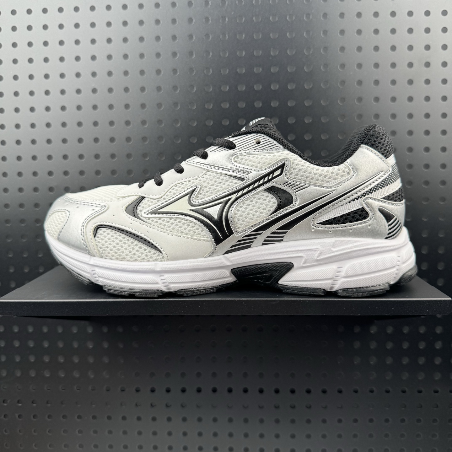 💰110 ✅Mizuno Speed 2K 潮流复古 皮革减震耐磨透气 低帮跑步鞋 男女同款 白银黑 货号：D1GH222909 尺码：36-45半码（26）