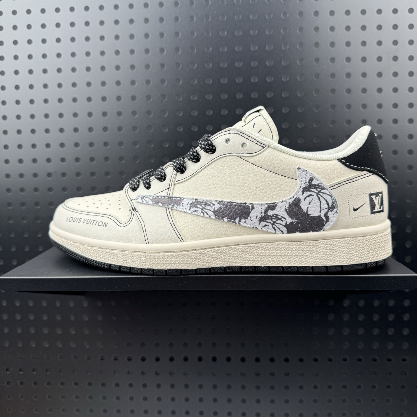 💰240
✅Nike Air Jordan 1 x LVAJ1倒勾 乔一倒钩 耐克 低帮文化篮球鞋 
货号:XS7089 616
尺码:36-45半码（32）