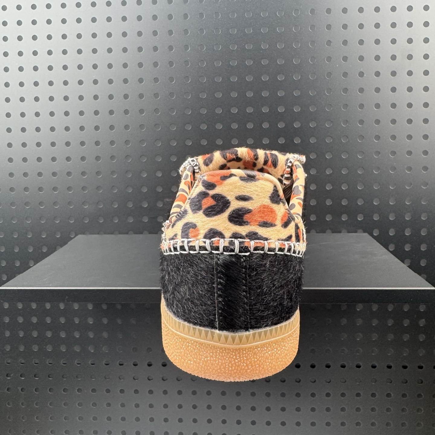 💰110
✅adidas SAMBA OG 德训鞋  马毛系列
大厂纯原品质出货 超高清洁度 细节完美 舒适百搭  低帮休闲板鞋 男女同款
货号：KJ6590
码数：36 36.5 37.5 38 38.5 39 40 40.5 41 42 42.5 43 44 44.5 45（24）