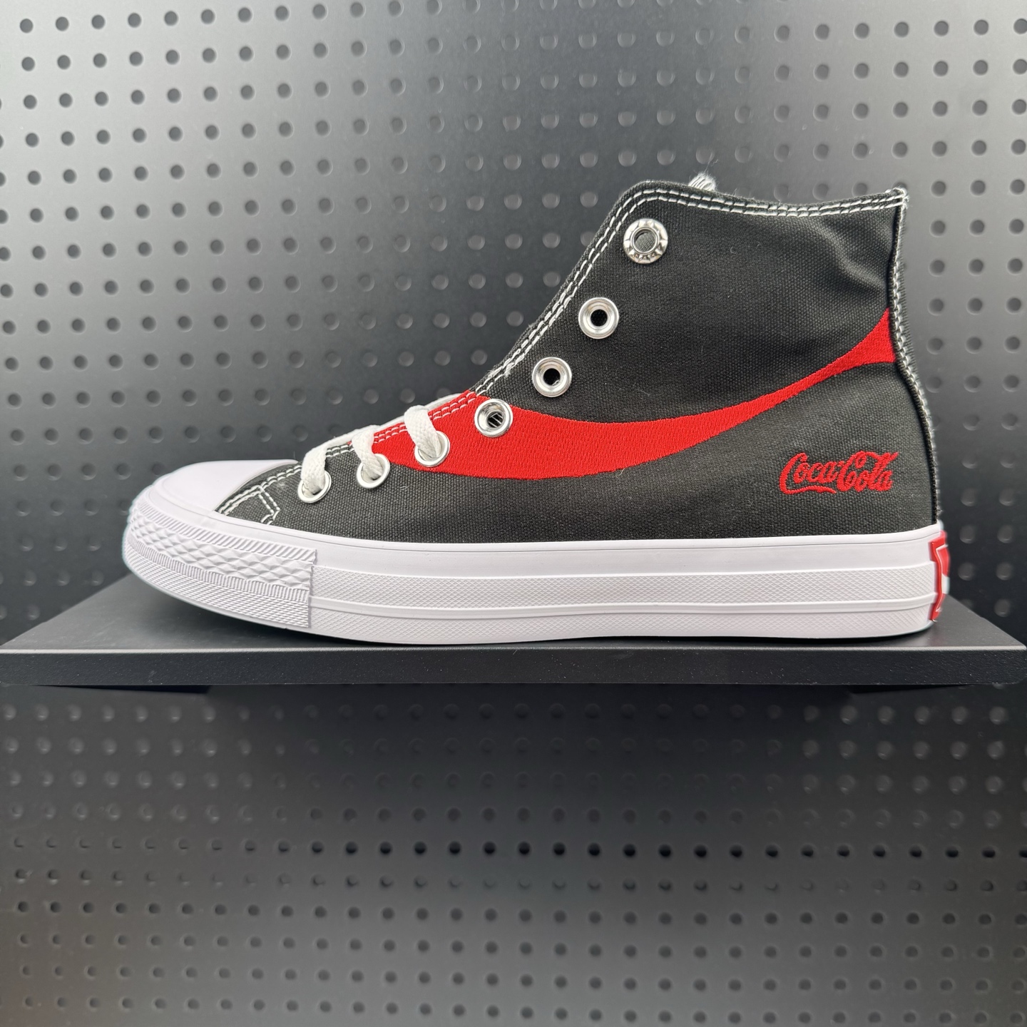 💰100
✅匡威Coca-Cola x Converse Chuck 70 可口可乐 复古个性 高帮休闲板鞋
货号:A18435C
码数:35 36 36.5 37 37.5 38 39 39.5 40 41 41.5 42 42.5 43 44(07)